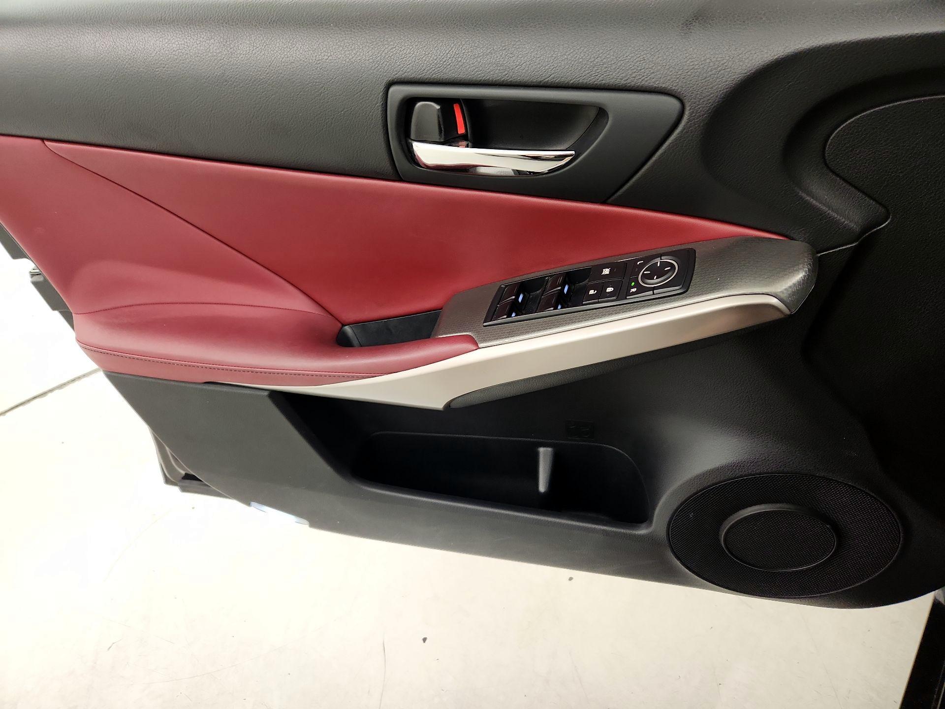 Thumbnail: 2015 Lexus IS - 12