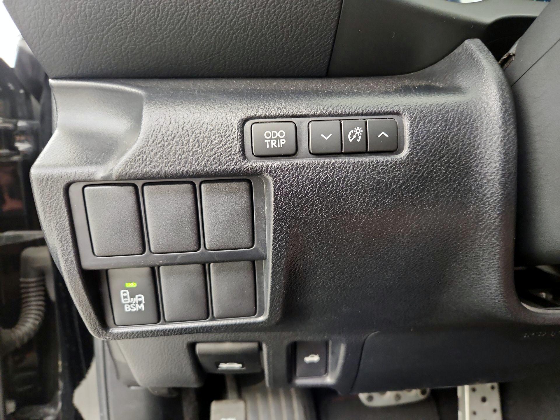 Thumbnail: 2015 Lexus IS - 13