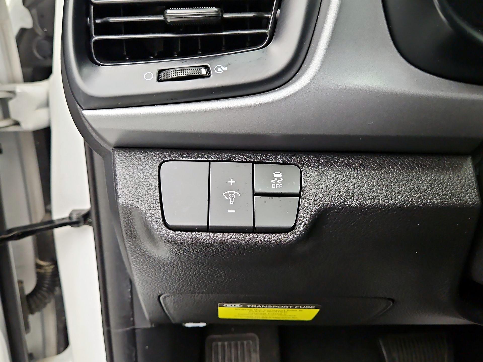 Thumbnail: 2022 Kia Rio - 13