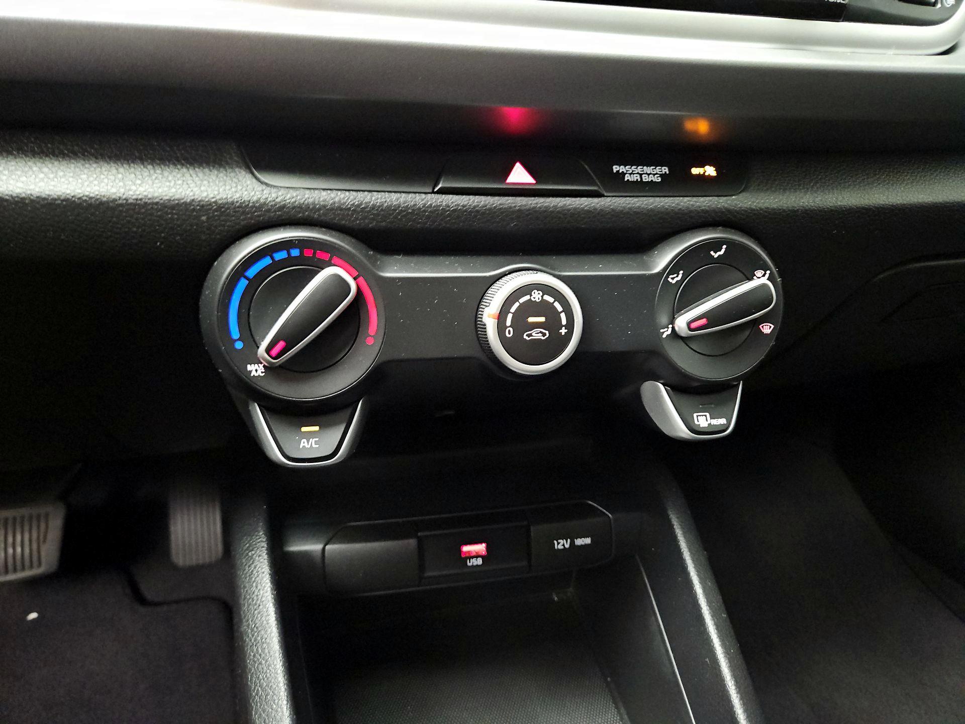 Thumbnail: 2022 Kia Rio - 16