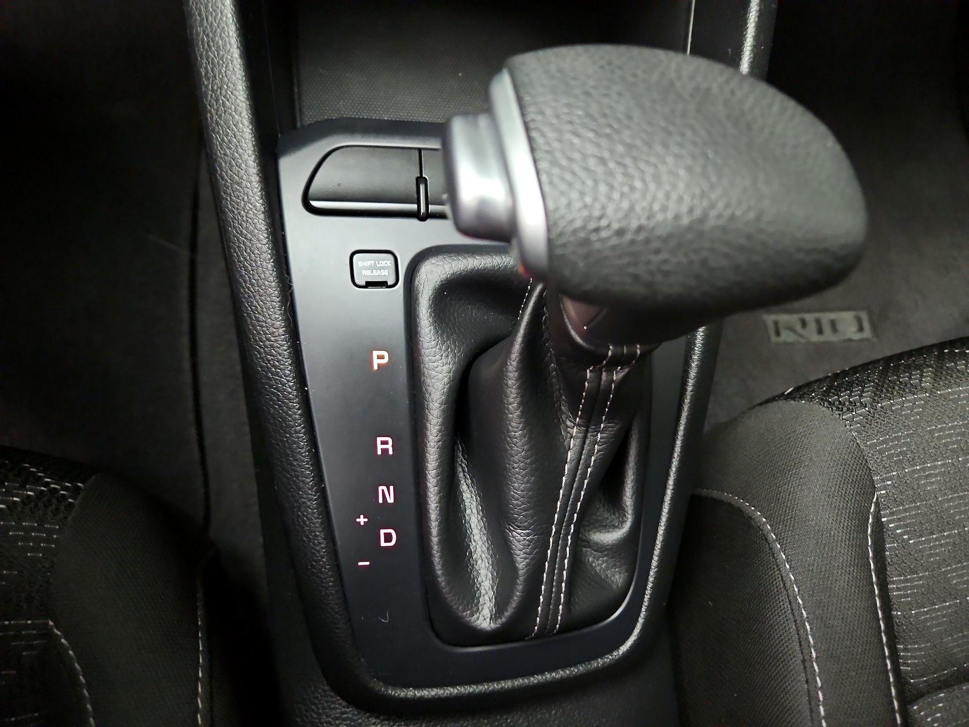 Thumbnail: 2022 Kia Rio - 17