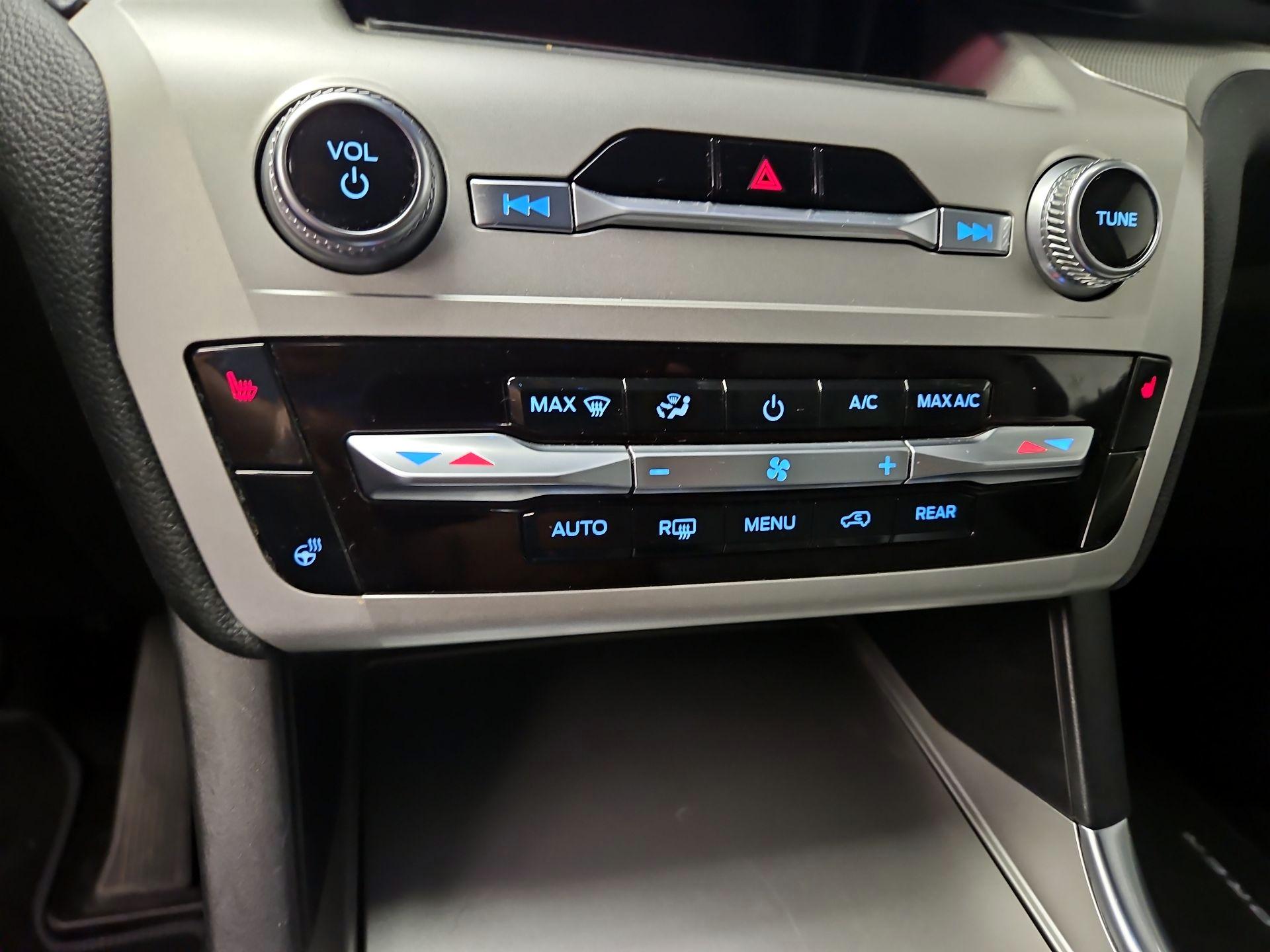 Thumbnail: 2021 Ford Explorer - 17