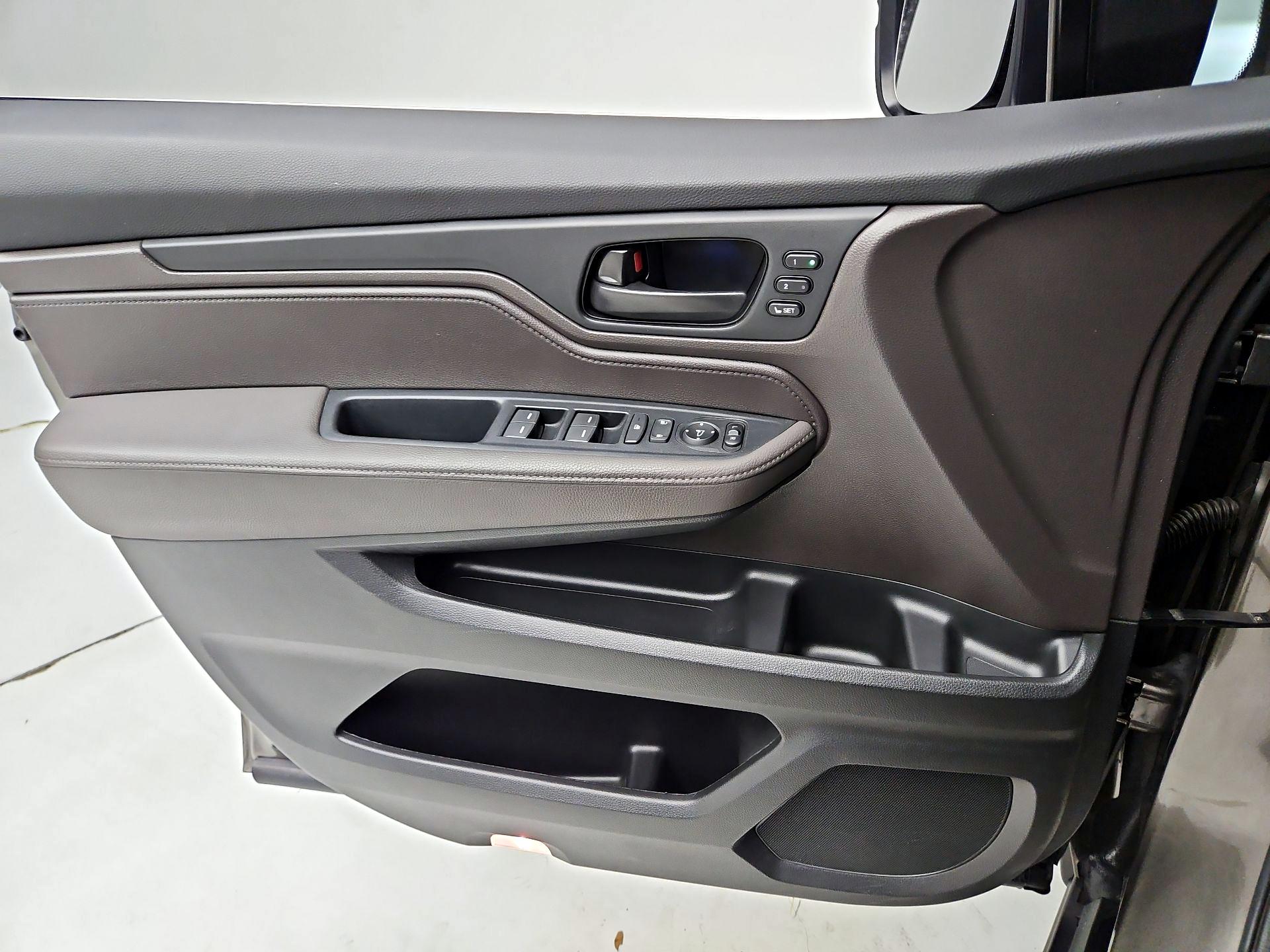 Thumbnail: 2023 Honda Odyssey - 12