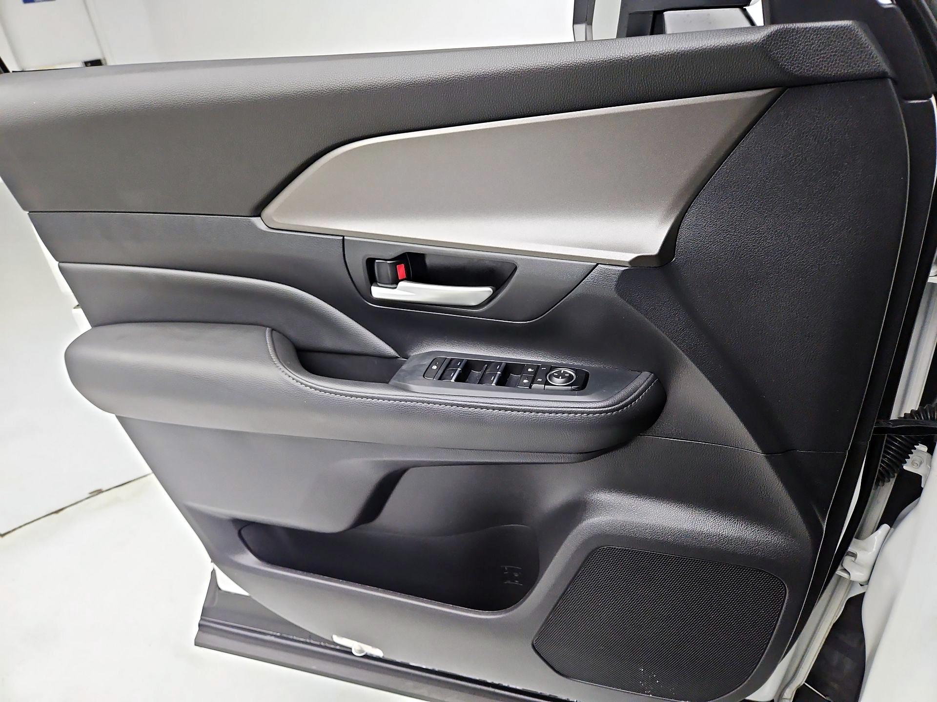 Thumbnail: 2026 Toyota Grand Highlander - 12