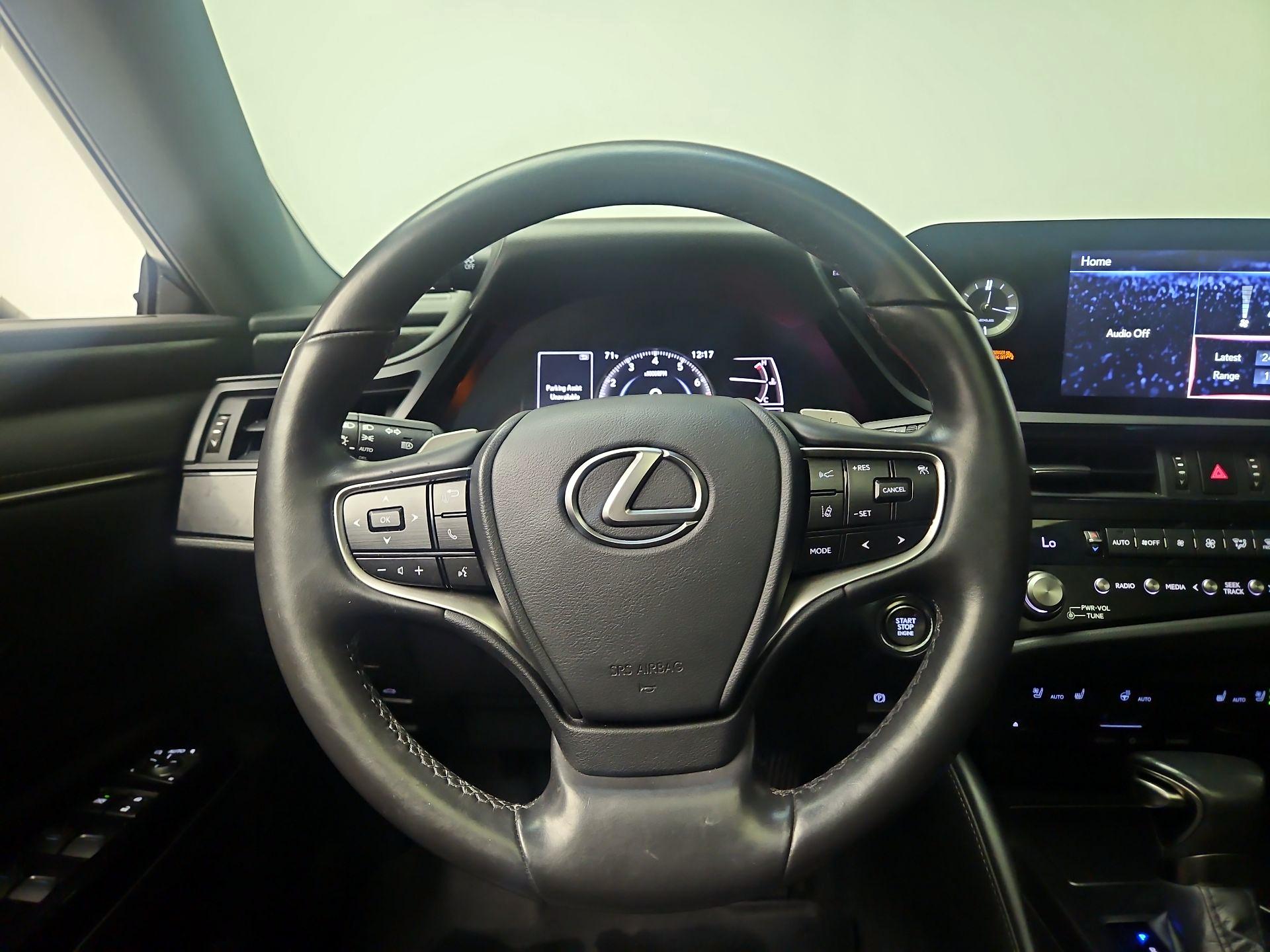 Thumbnail: 2022 Lexus ES - 10