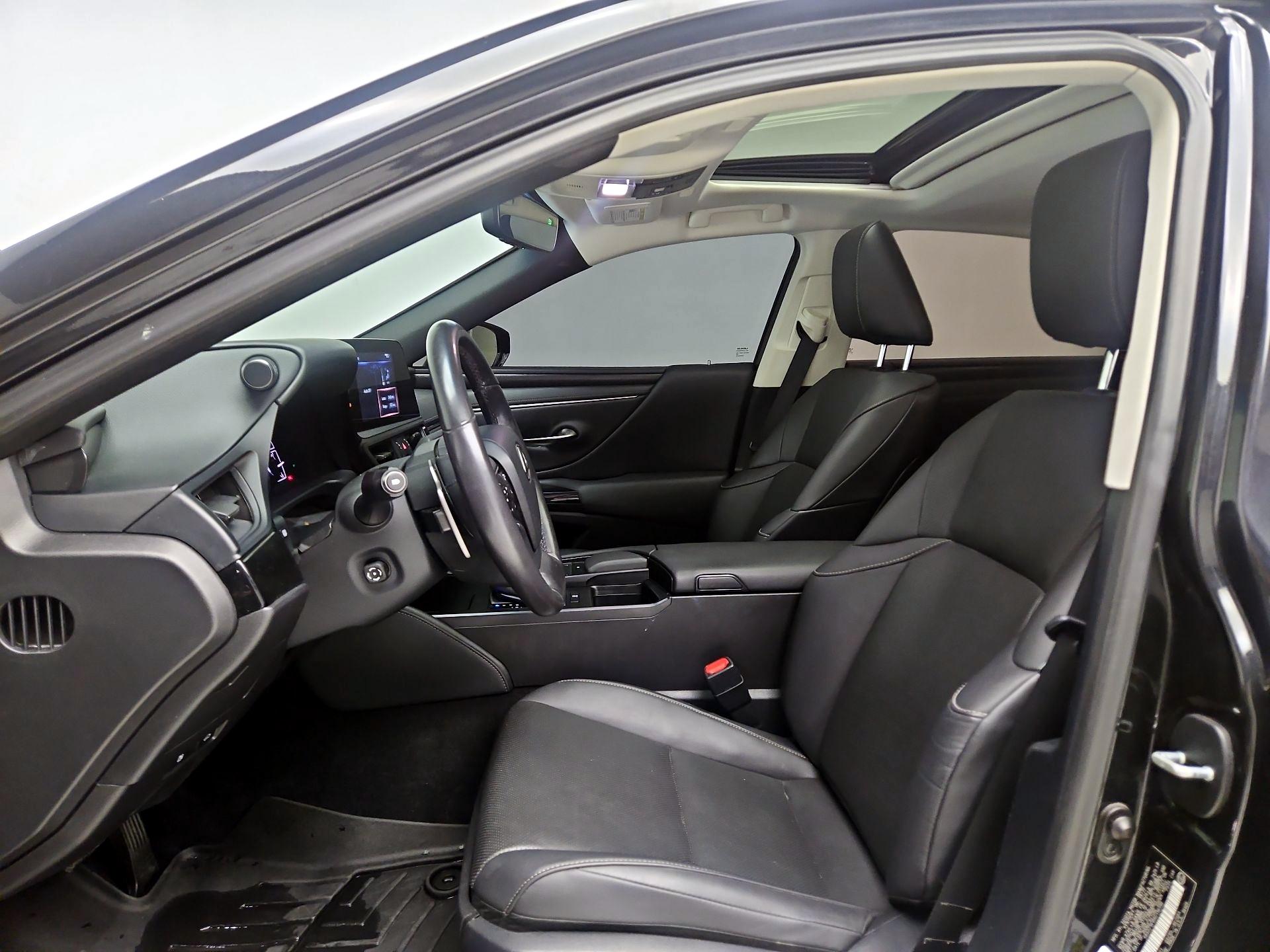 Thumbnail: 2022 Lexus ES - 11