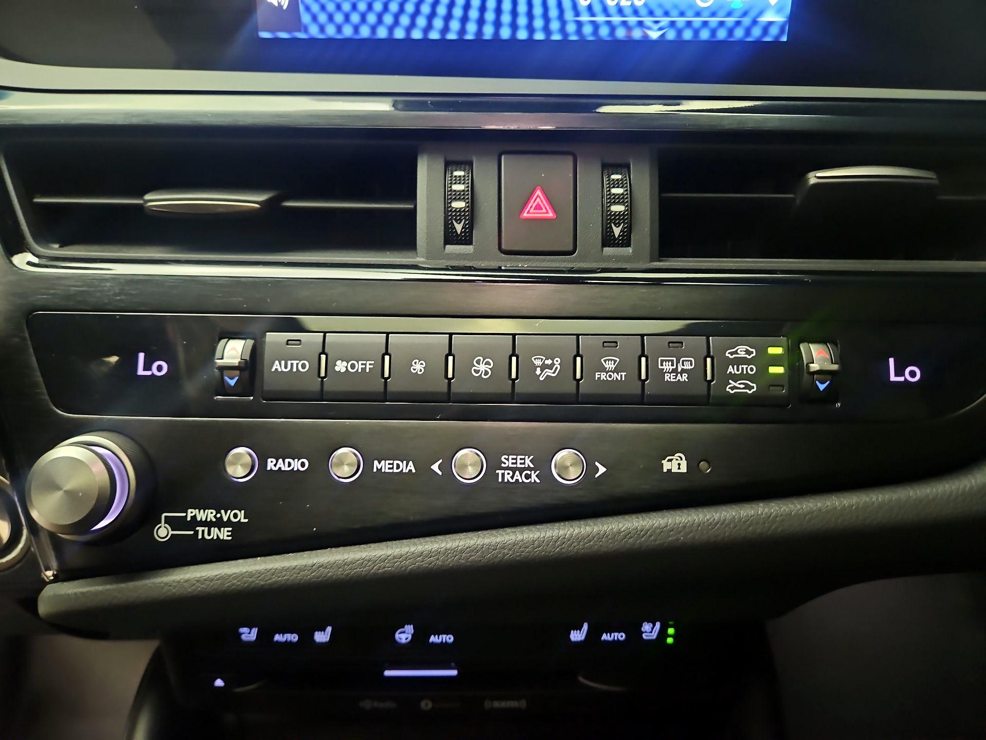 Thumbnail: 2022 Lexus ES - 16