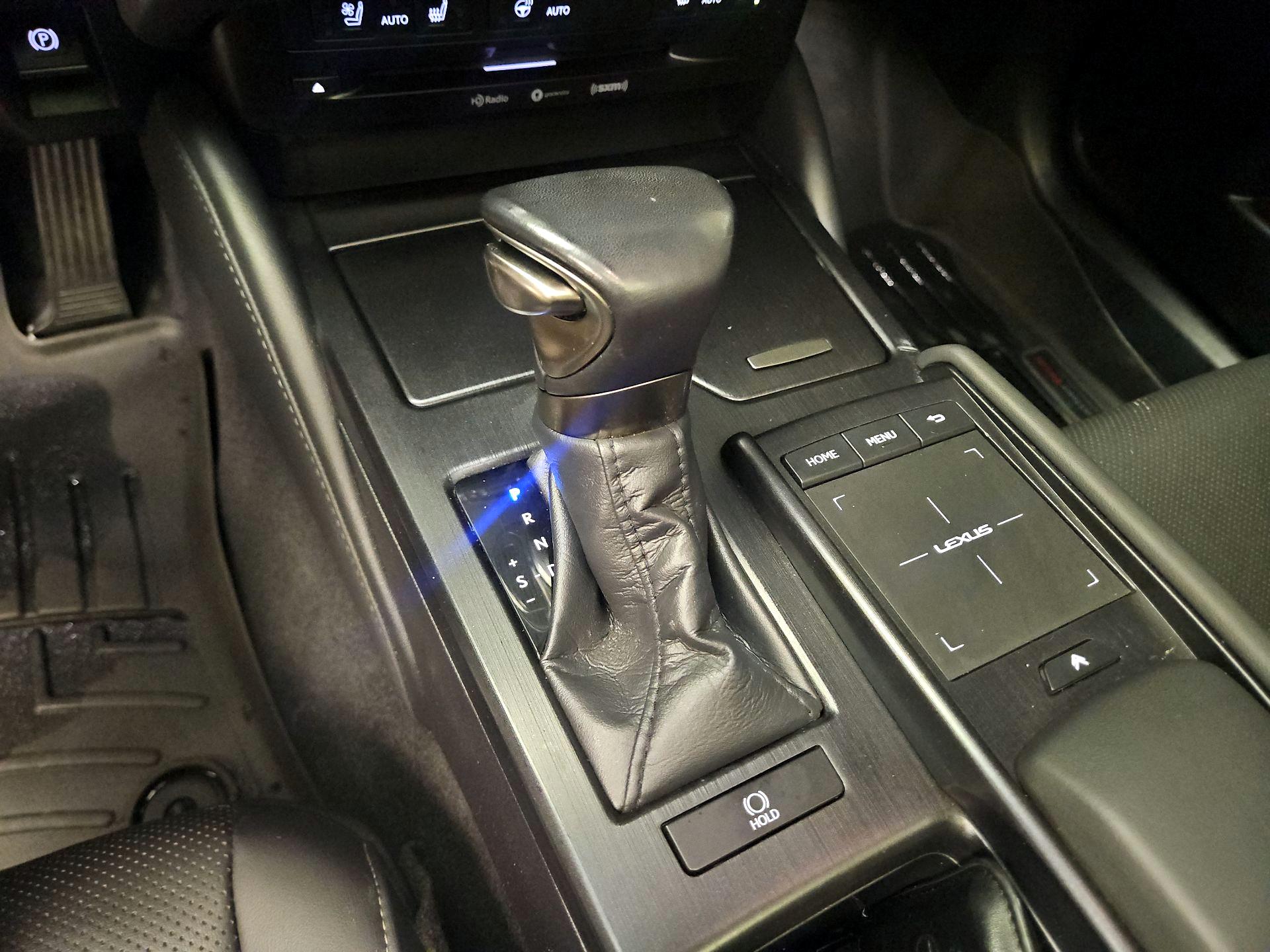 Thumbnail: 2022 Lexus ES - 17