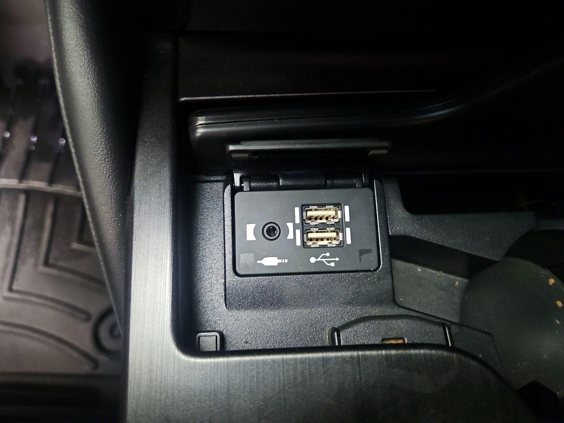 Thumbnail: 2022 Lexus ES - 18