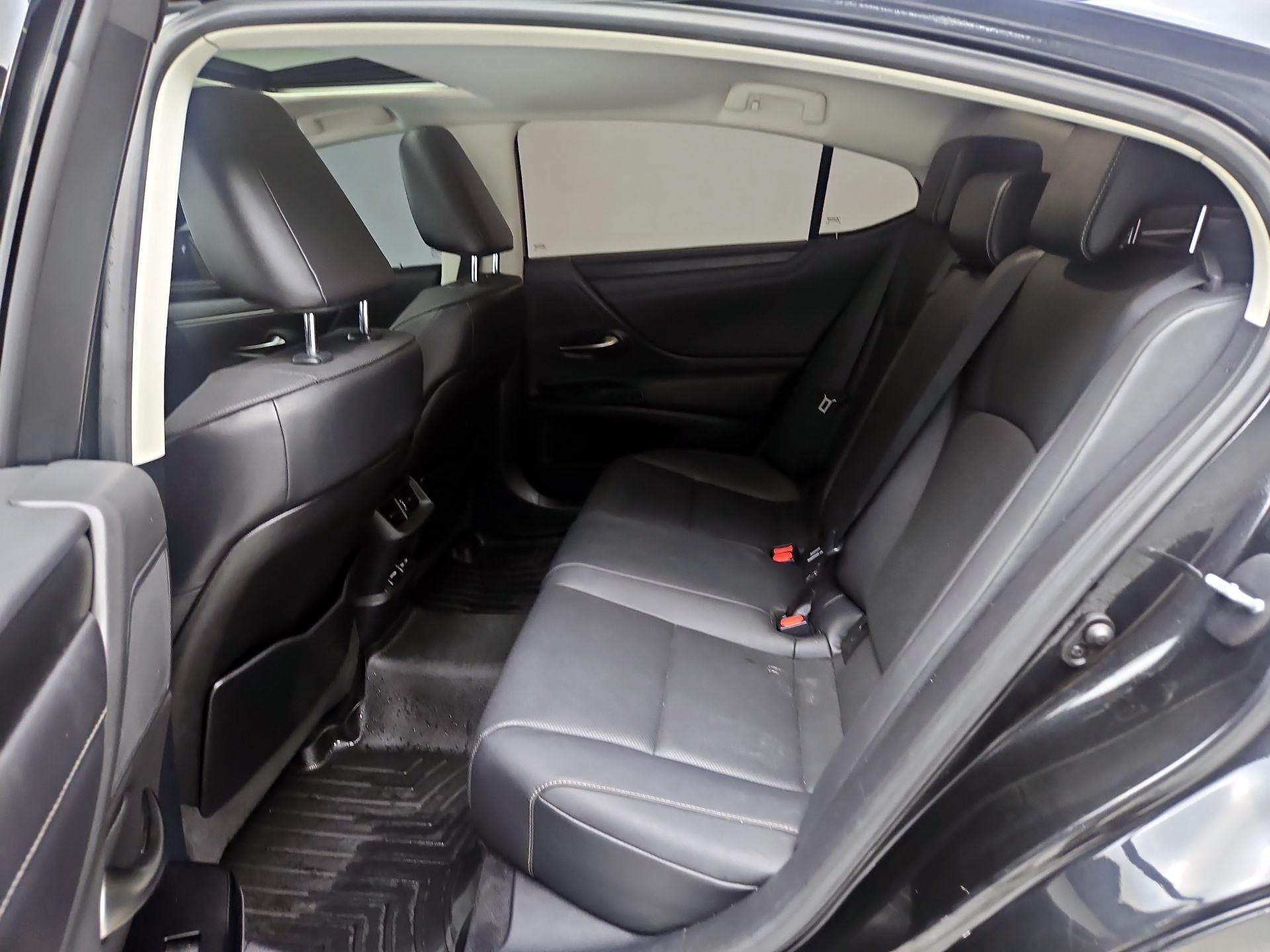 Thumbnail: 2022 Lexus ES - 20