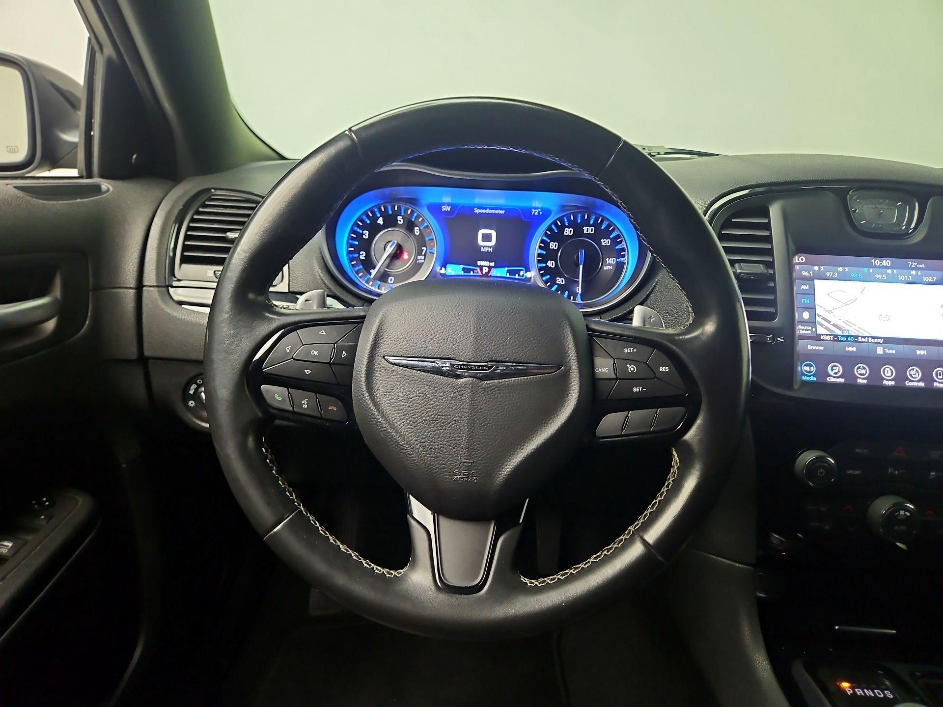 Thumbnail: 2022 Chrysler 300 - 10