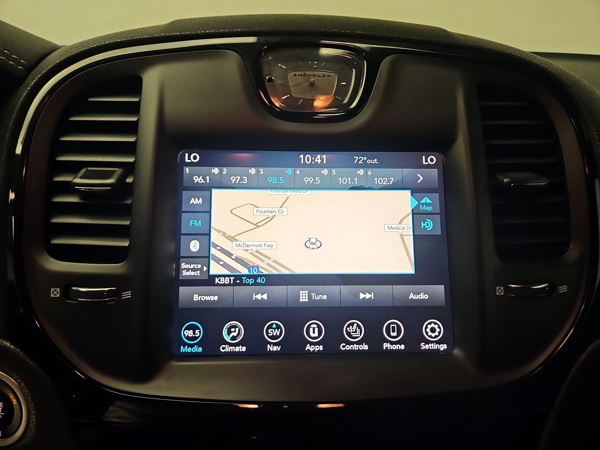 Thumbnail: 2022 Chrysler 300 - 16