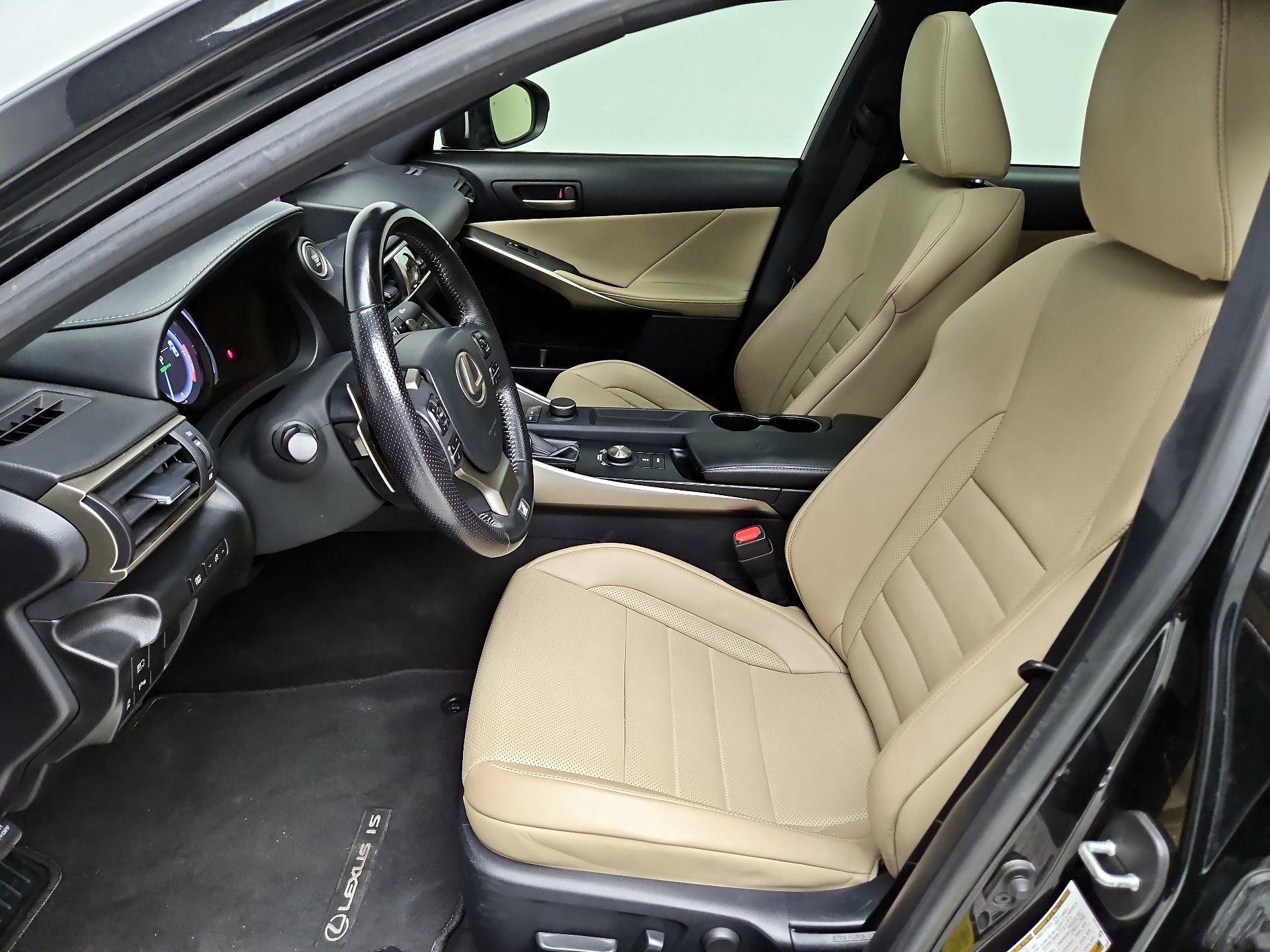 Thumbnail: 2020 Lexus IS - 11