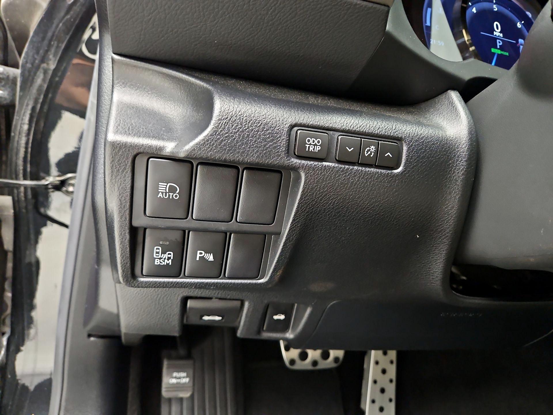 Thumbnail: 2020 Lexus IS - 13