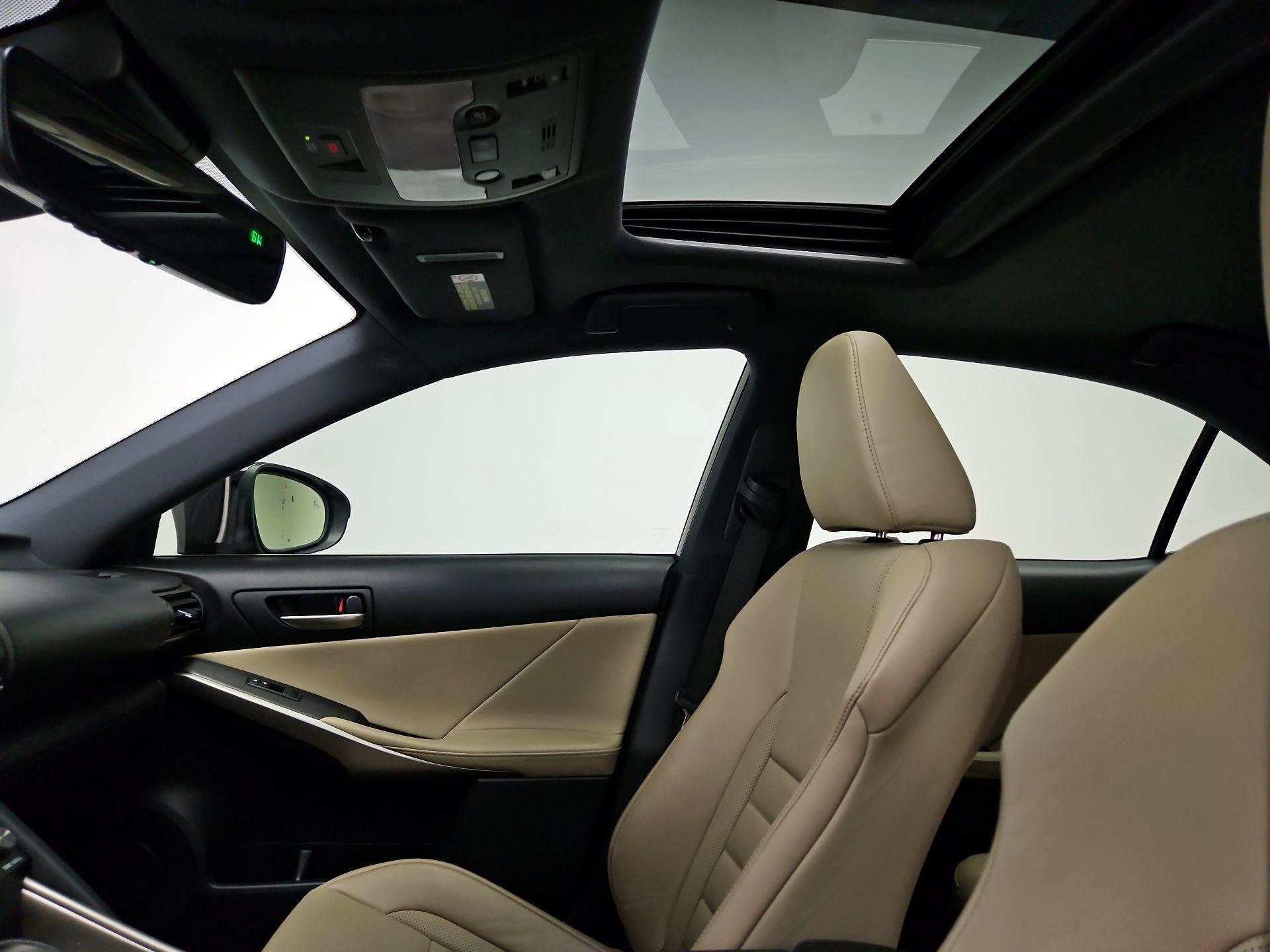 Thumbnail: 2020 Lexus IS - 19