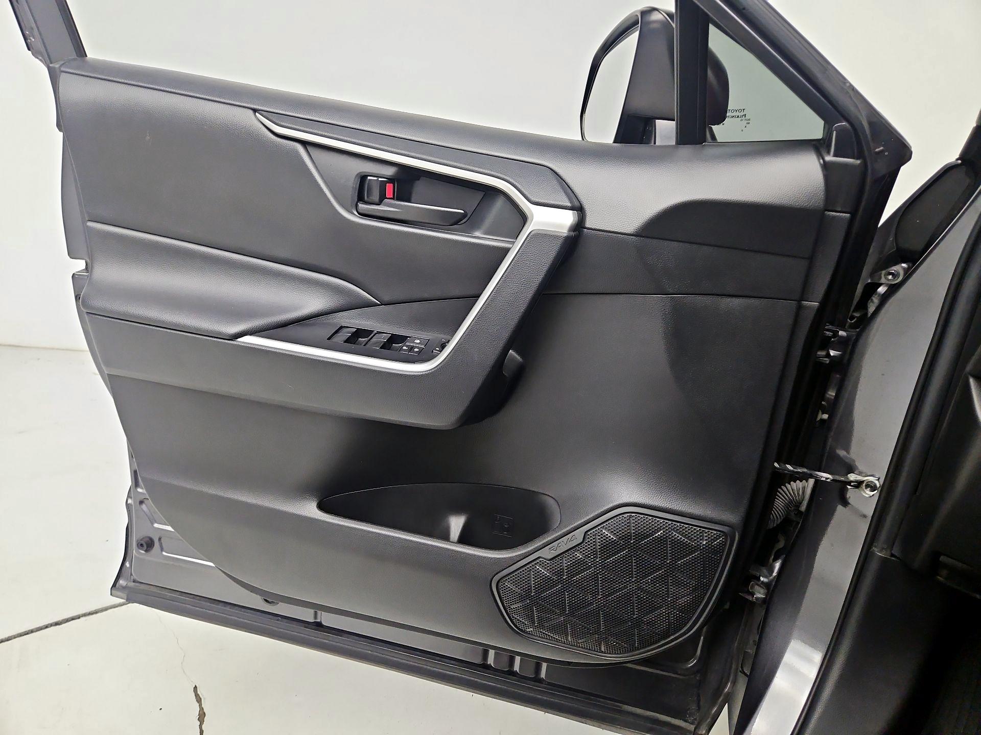 Thumbnail: 2021 Toyota RAV4 - 12