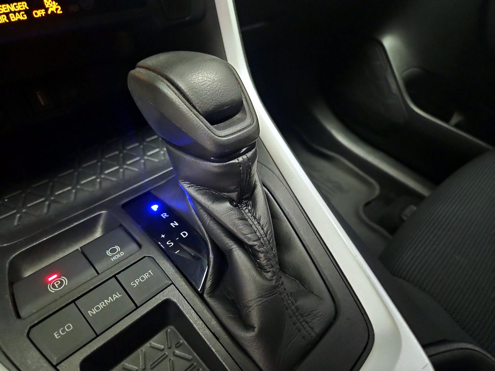 Thumbnail: 2021 Toyota RAV4 - 17