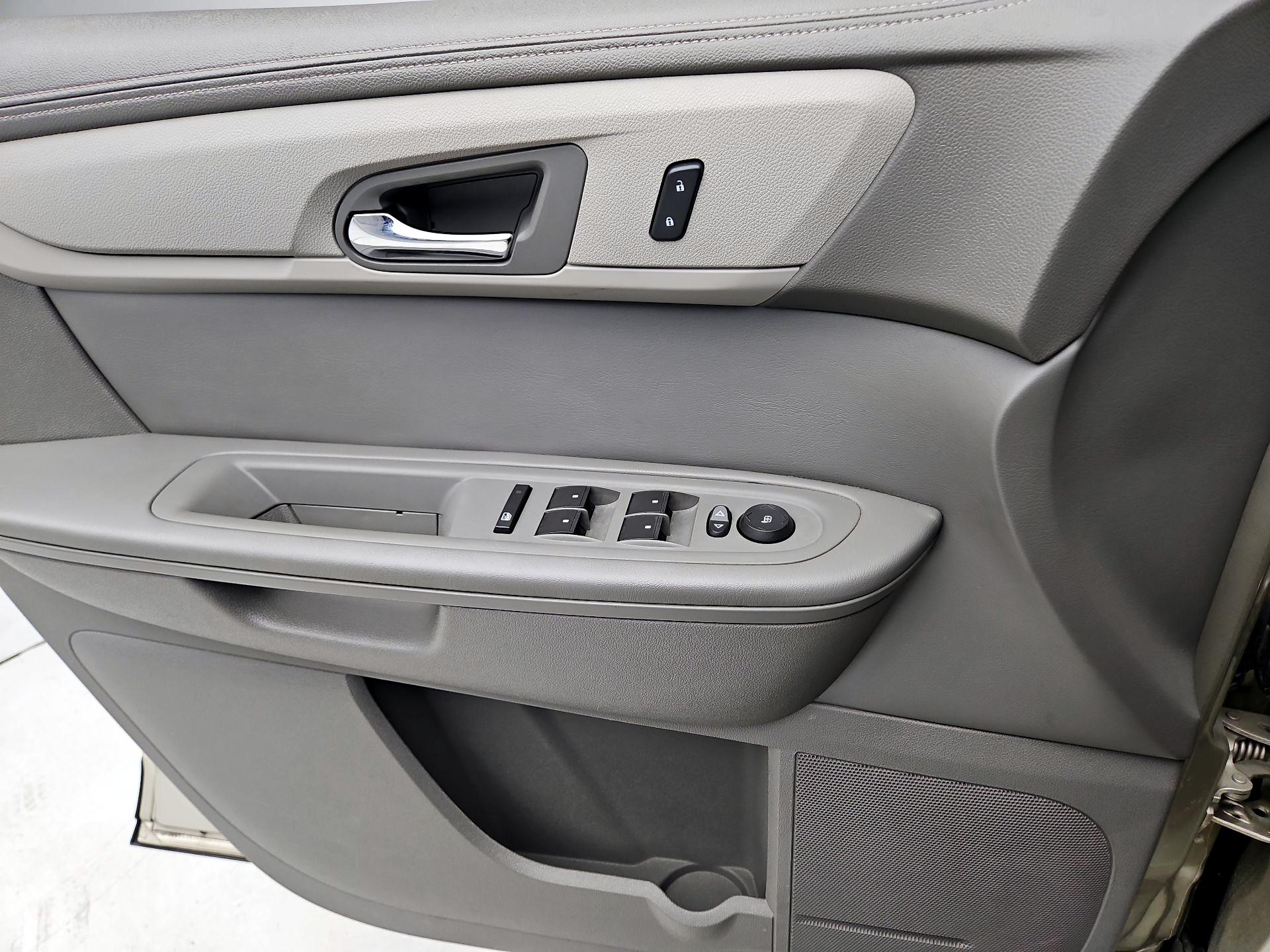 Thumbnail: 2014 Chevrolet Traverse - 12