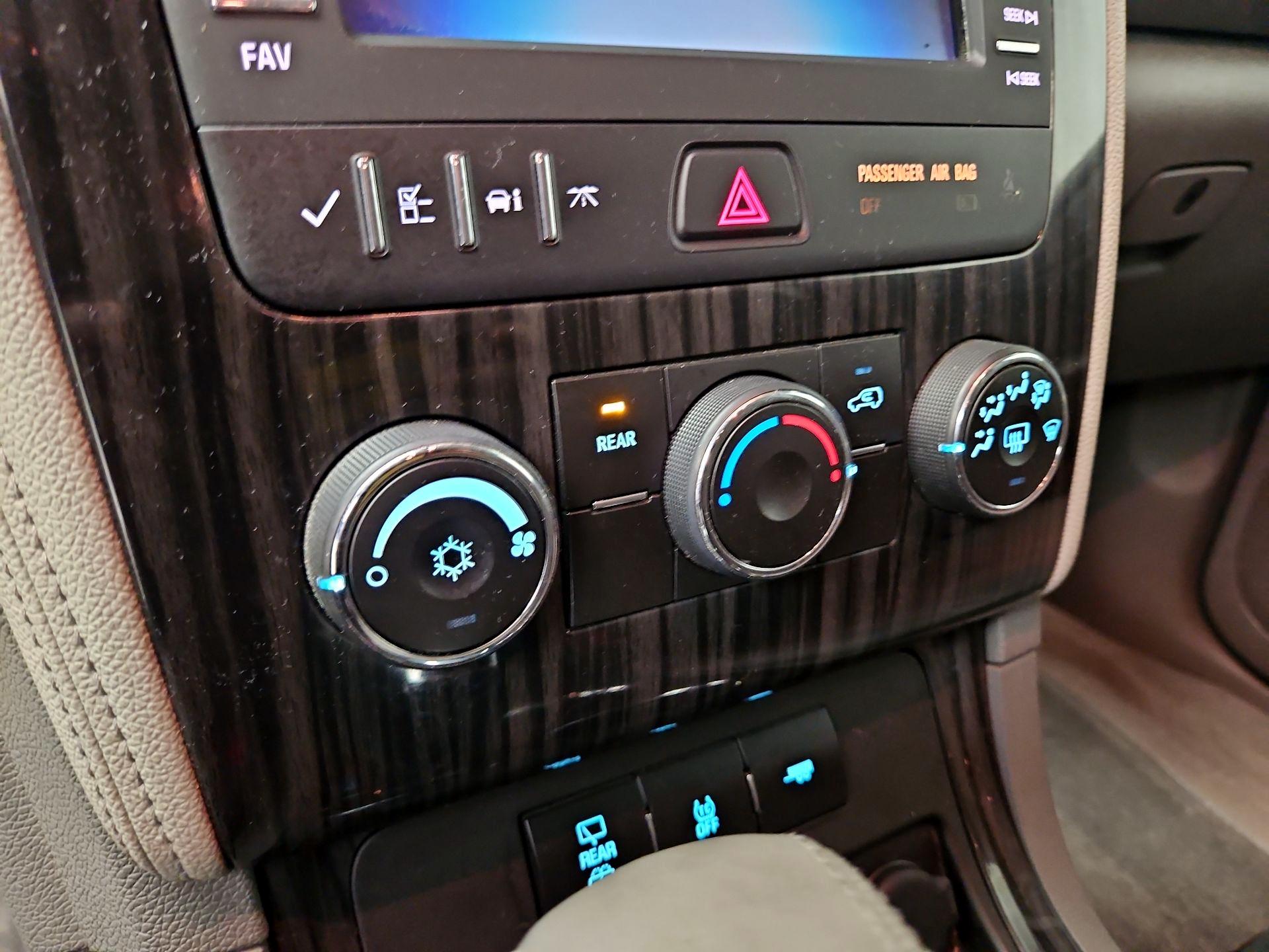 Thumbnail: 2014 Chevrolet Traverse - 16