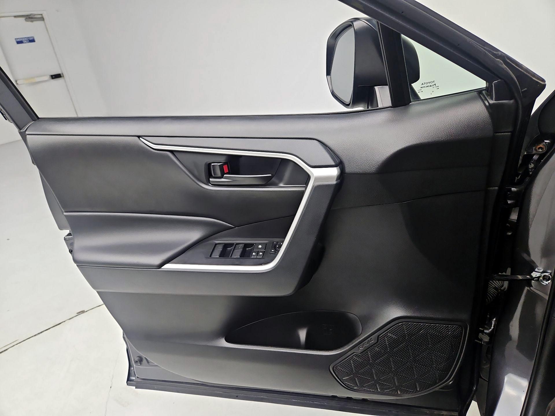 Thumbnail: 2023 Toyota RAV4 - 12