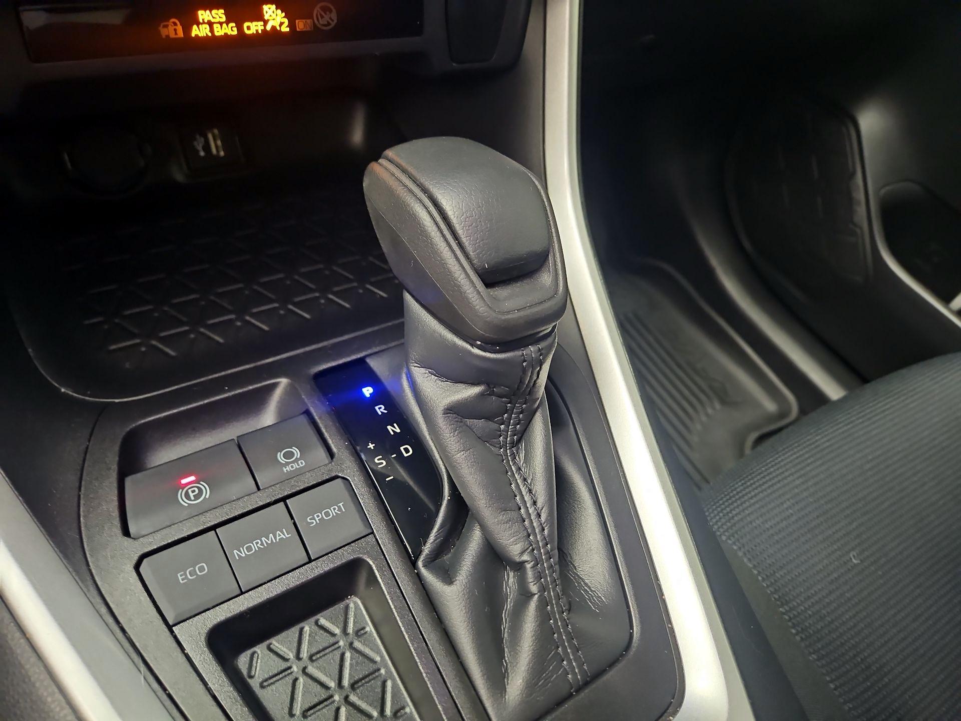 Thumbnail: 2023 Toyota RAV4 - 17