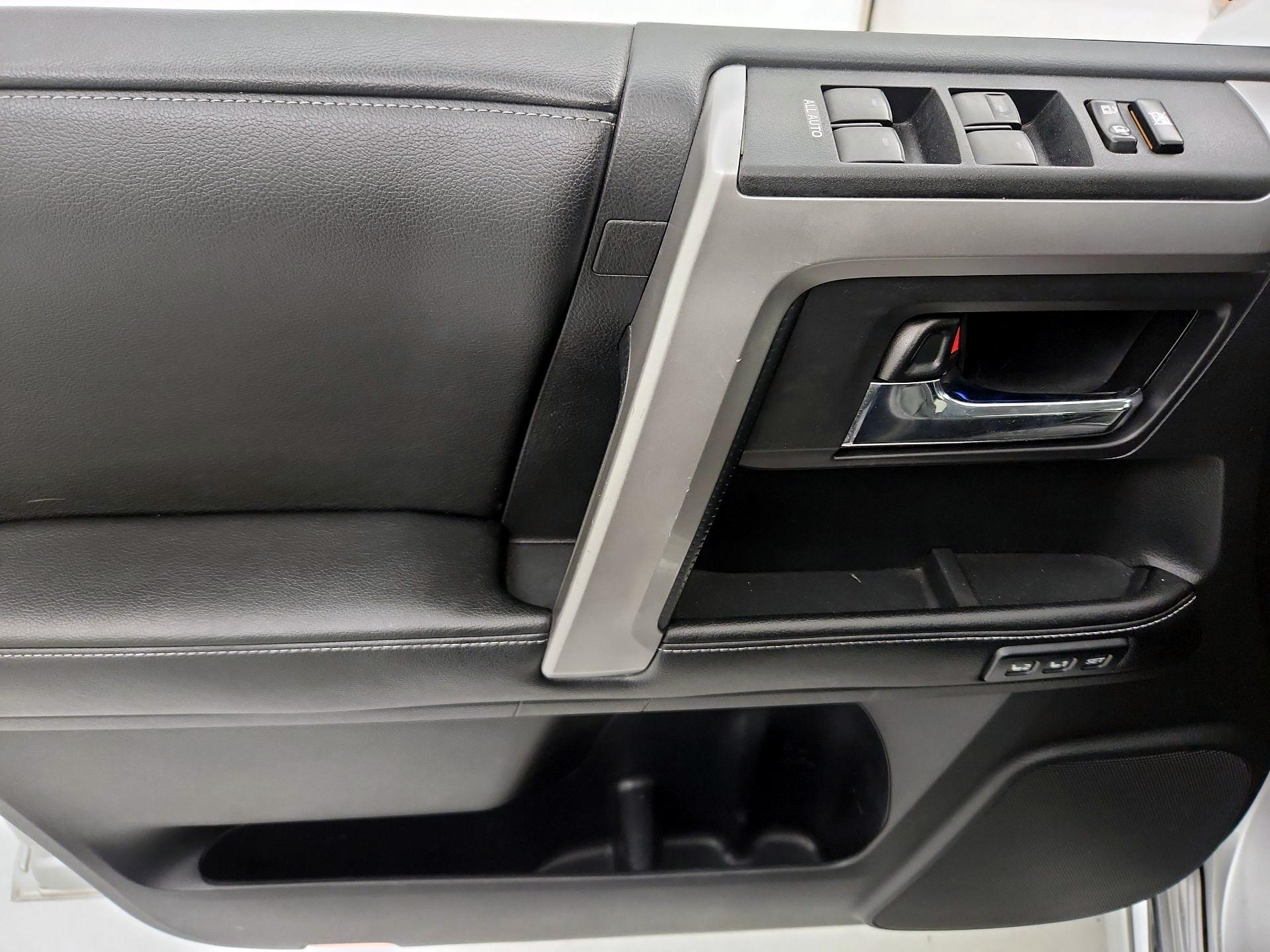 Thumbnail: 2014 Toyota 4Runner - 12