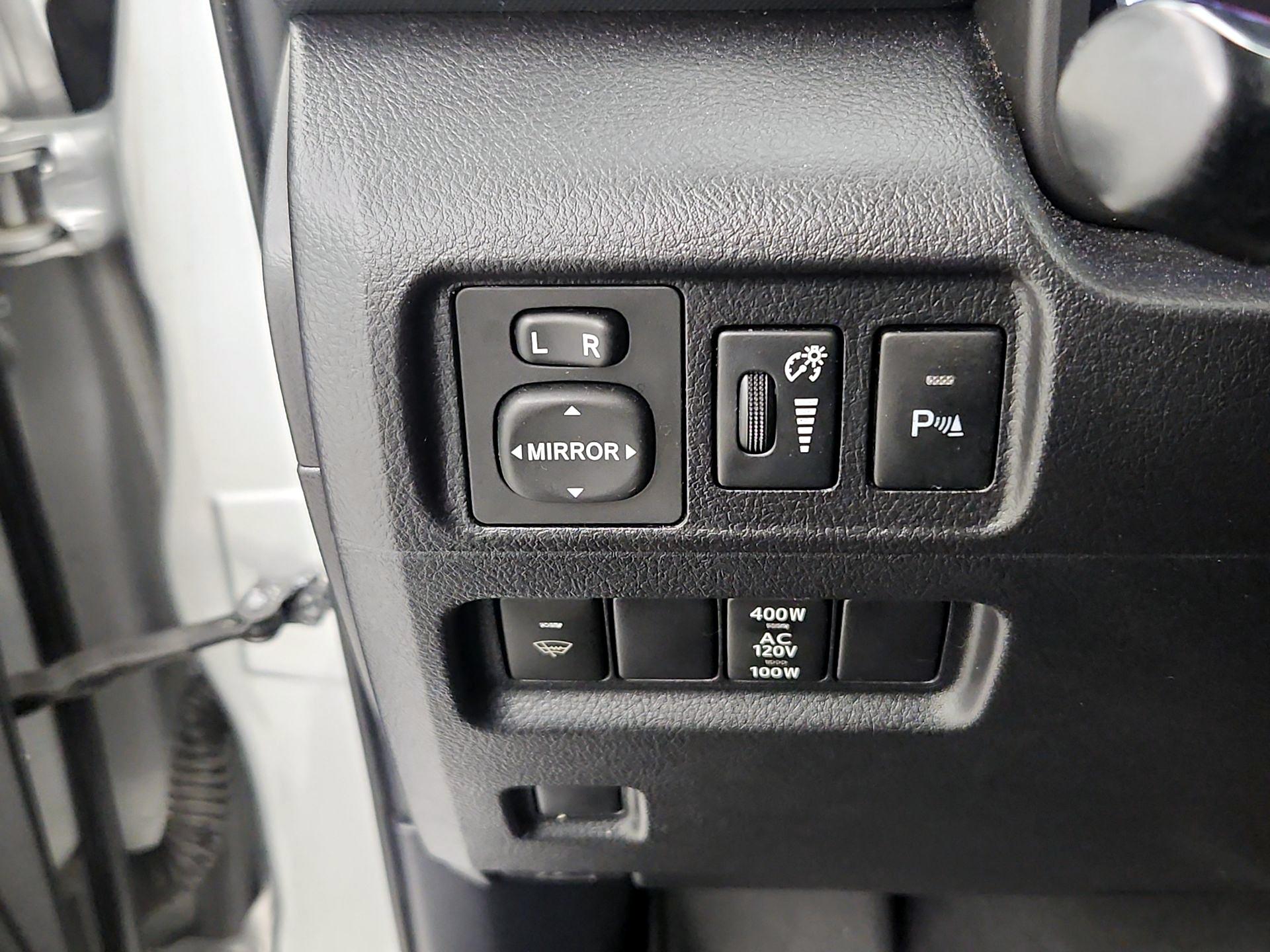 Thumbnail: 2014 Toyota 4Runner - 13