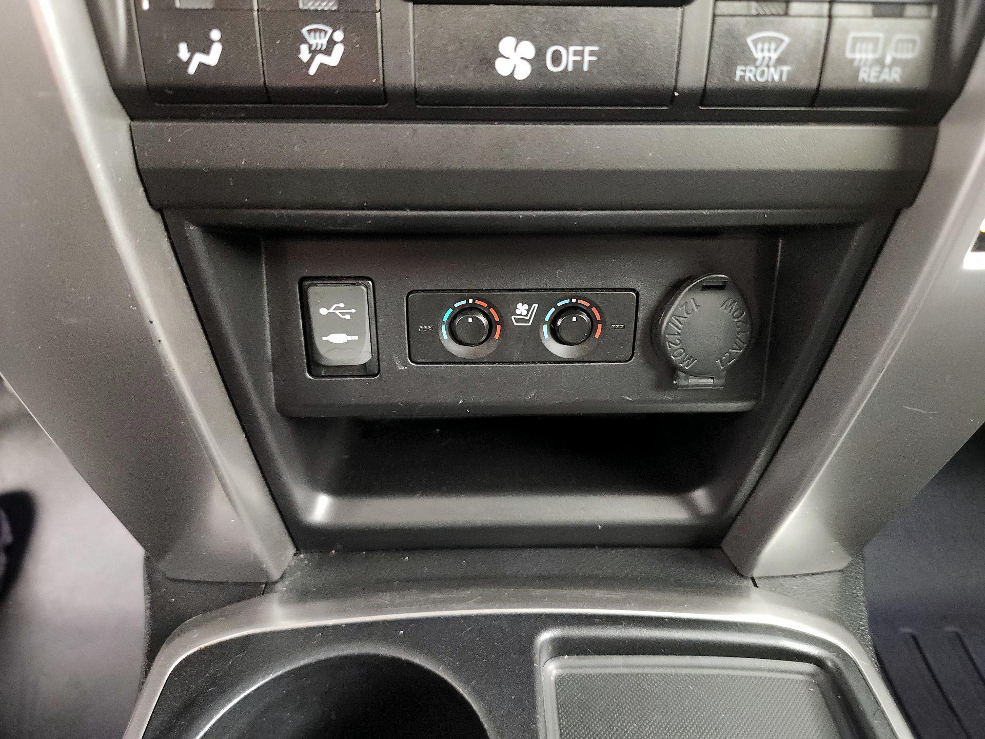 Thumbnail: 2014 Toyota 4Runner - 19