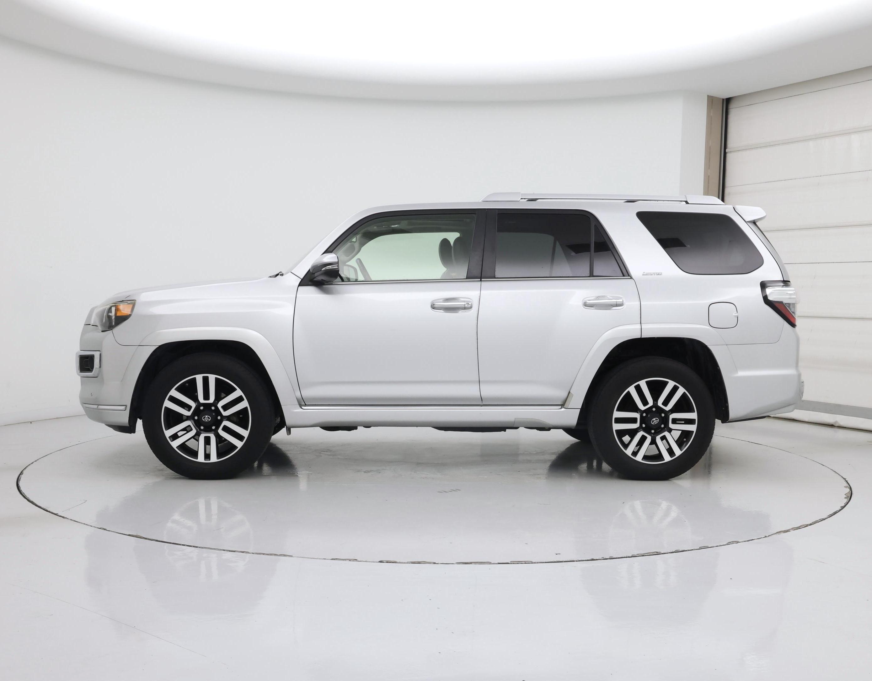 Thumbnail: 2014 Toyota 4Runner - 3