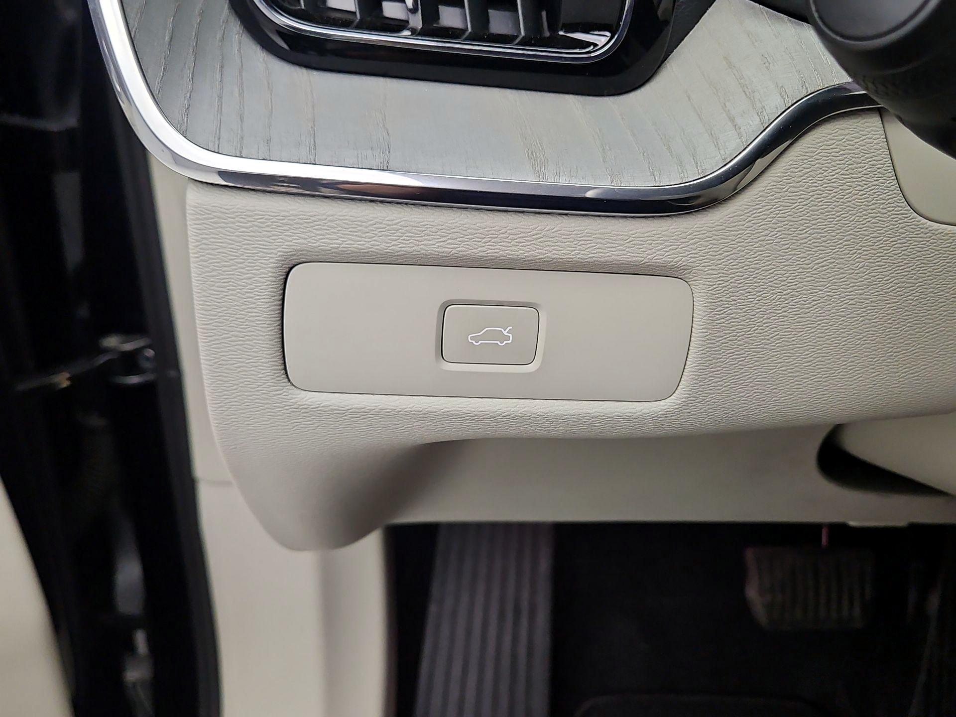 Thumbnail: 2024 Volvo XC60 - 13