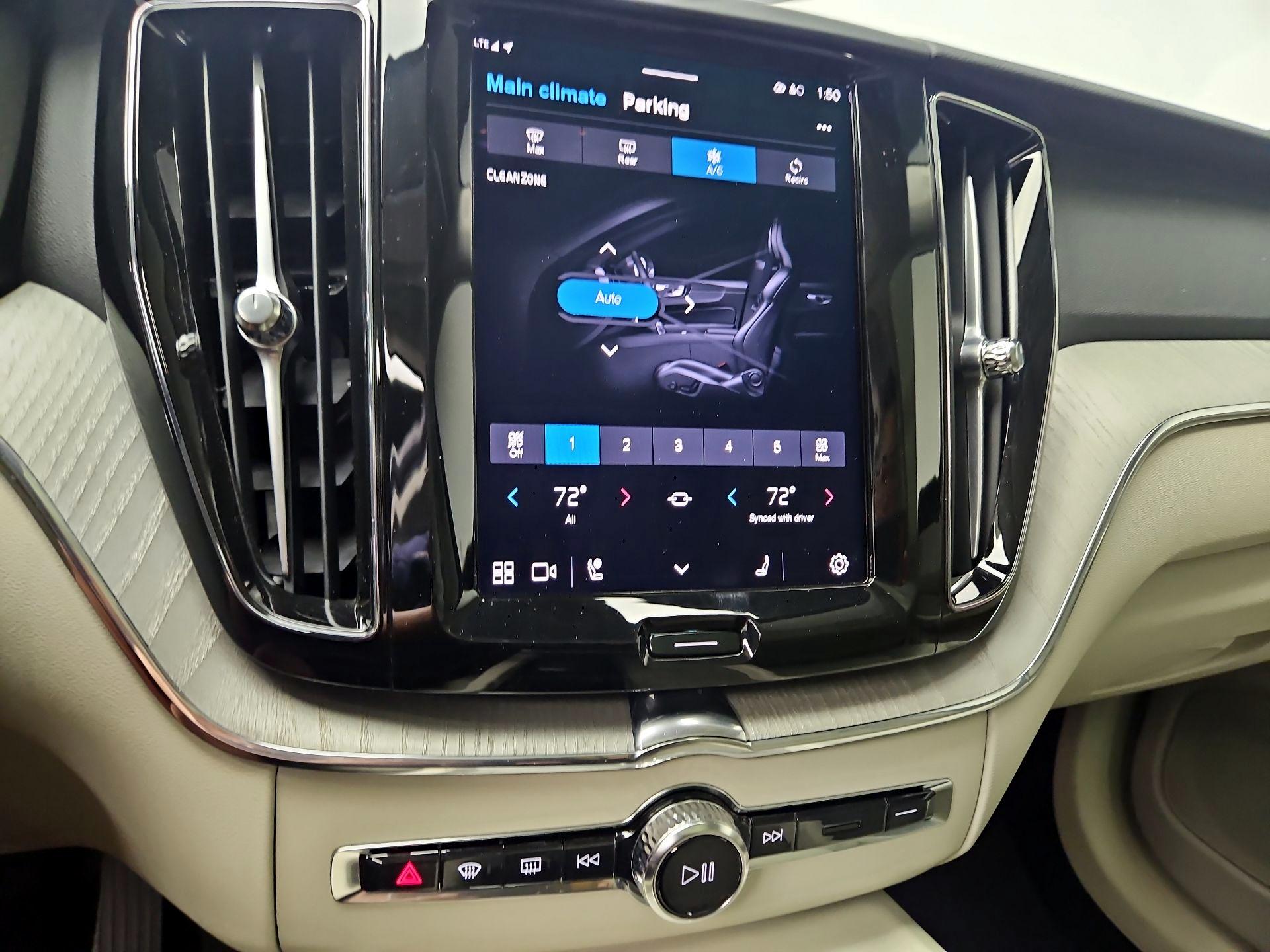 Thumbnail: 2024 Volvo XC60 - 17