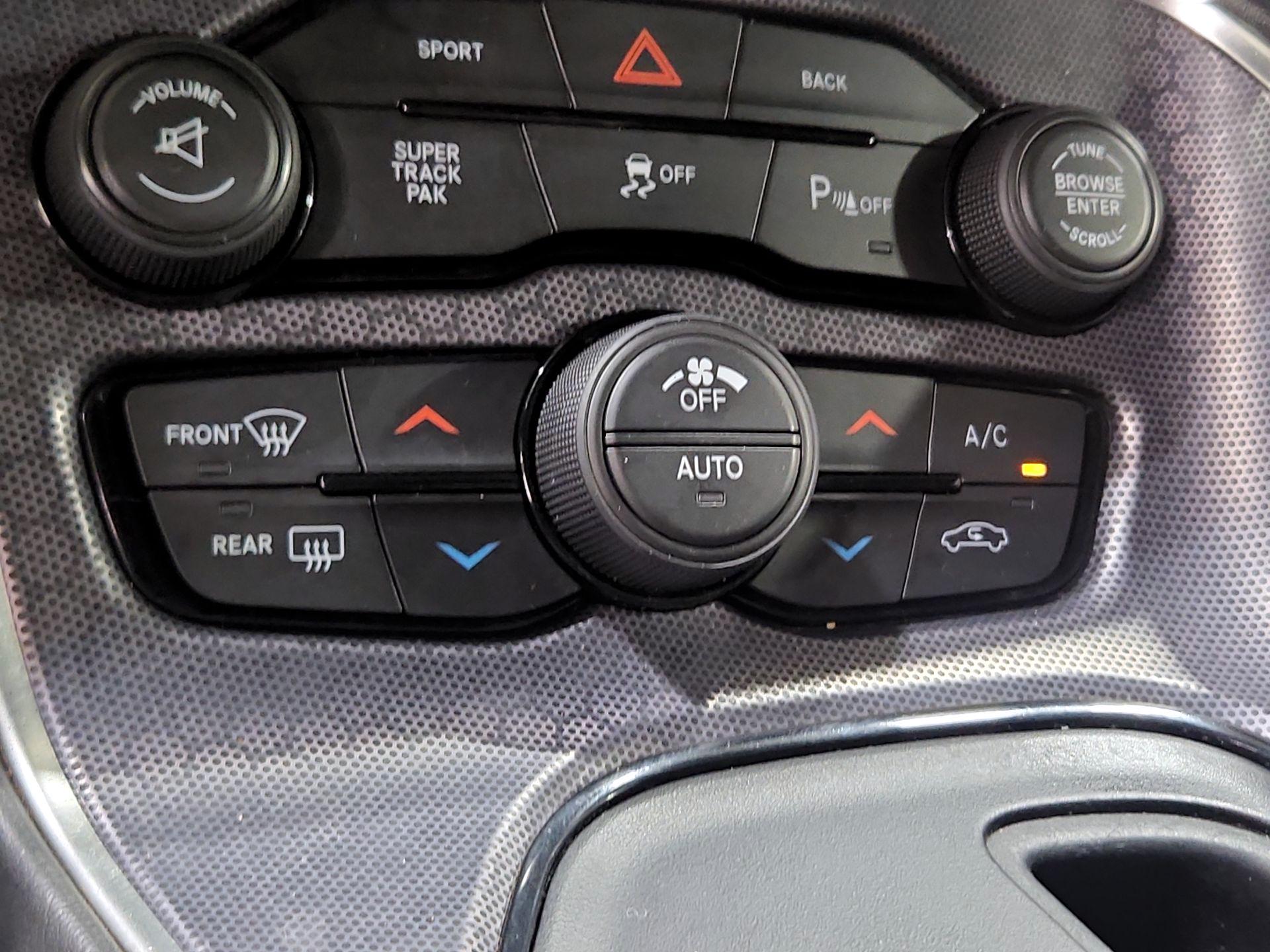 Thumbnail: 2015 Dodge Challenger - 17