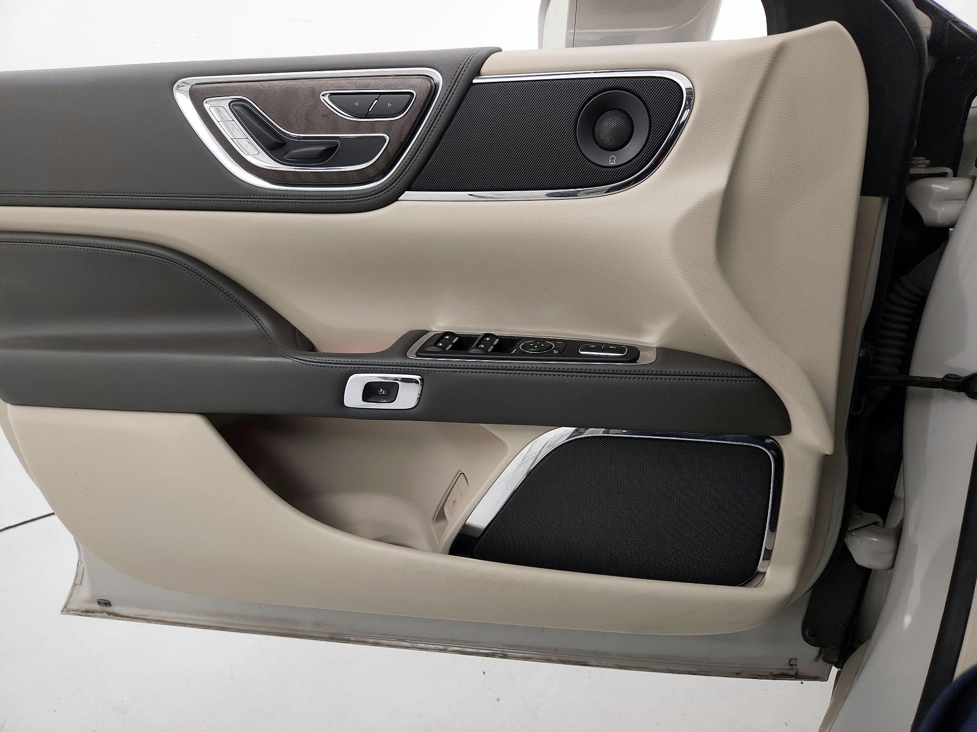Thumbnail: 2019 Lincoln Continental - 12