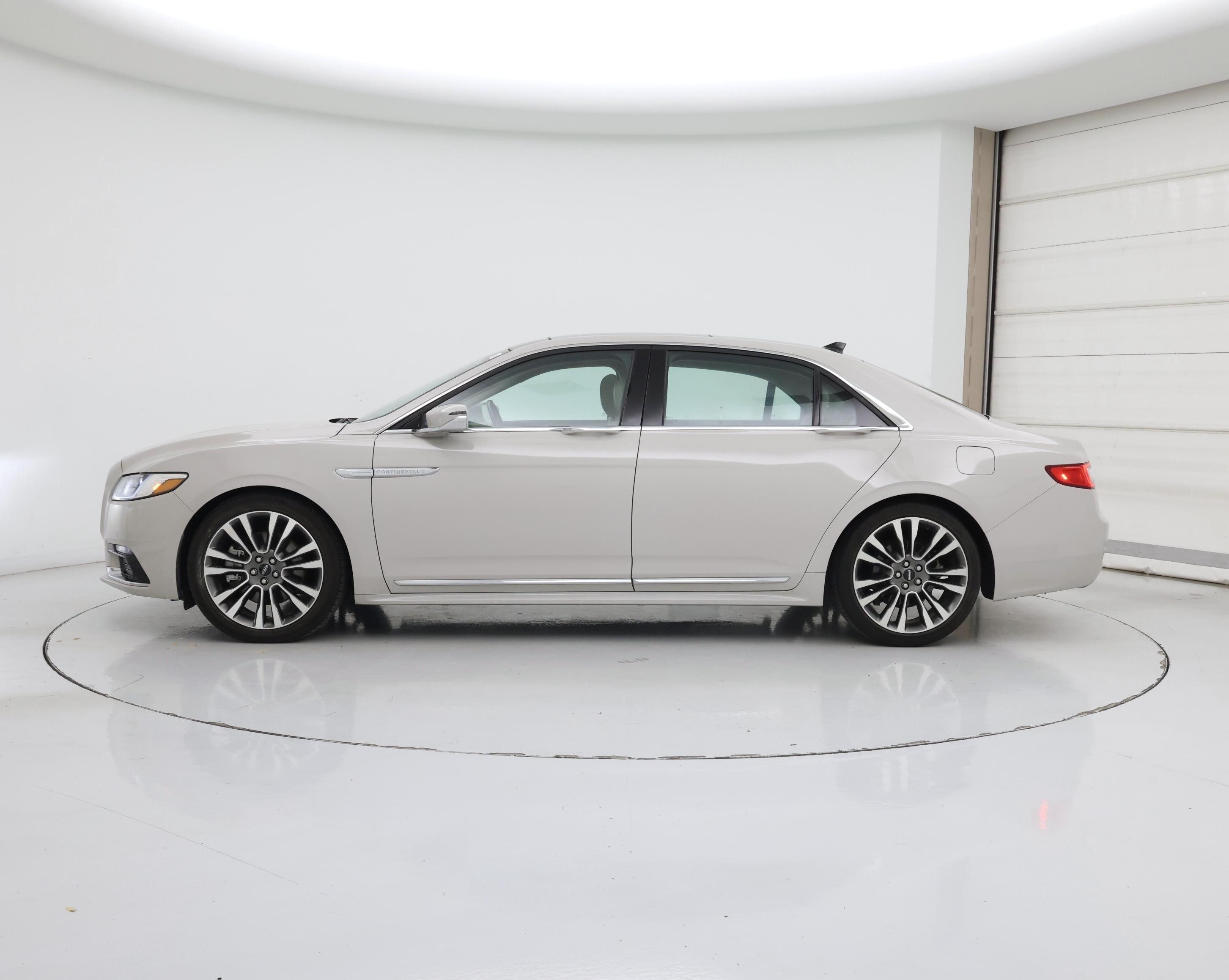 Thumbnail: 2019 Lincoln Continental - 3