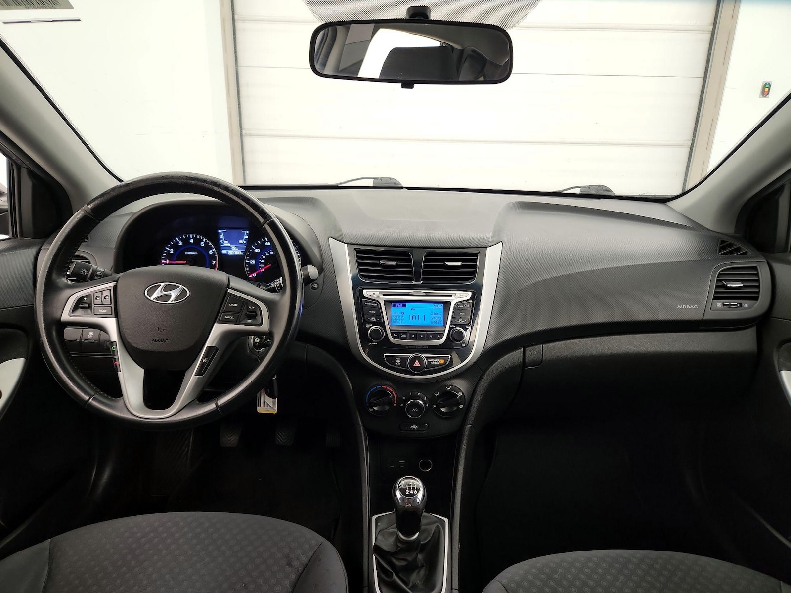 2014 Hyundai Accent SE - Photo 10