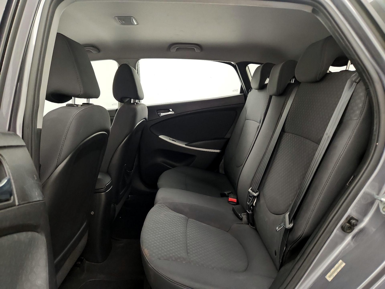 2014 Hyundai Accent SE - Photo 19