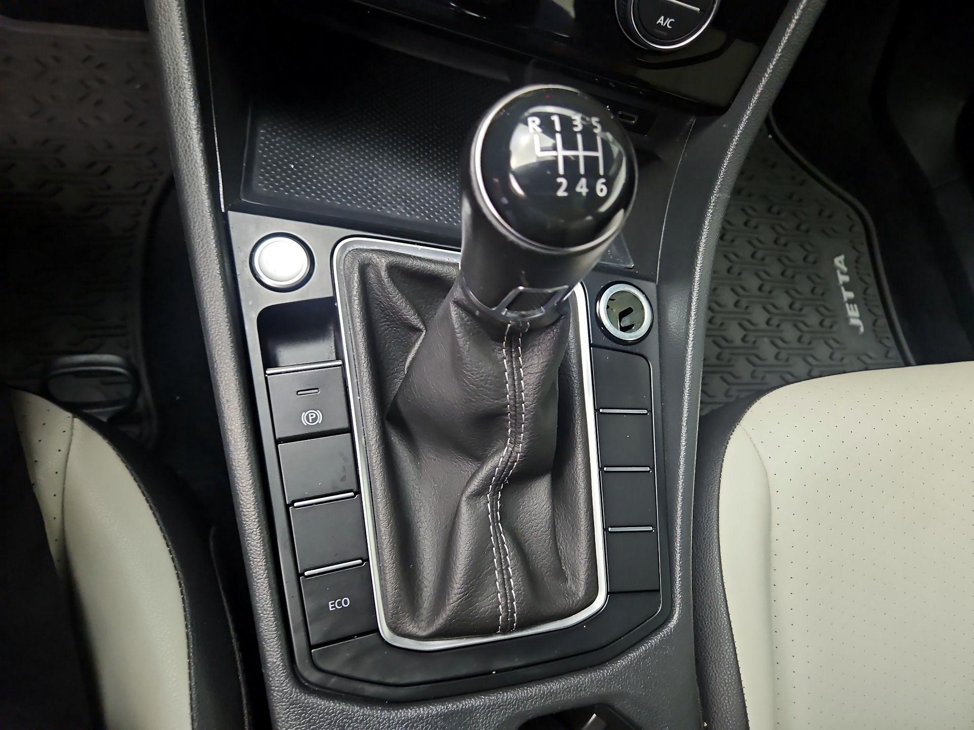 Thumbnail: 2021 Volkswagen Jetta - 17