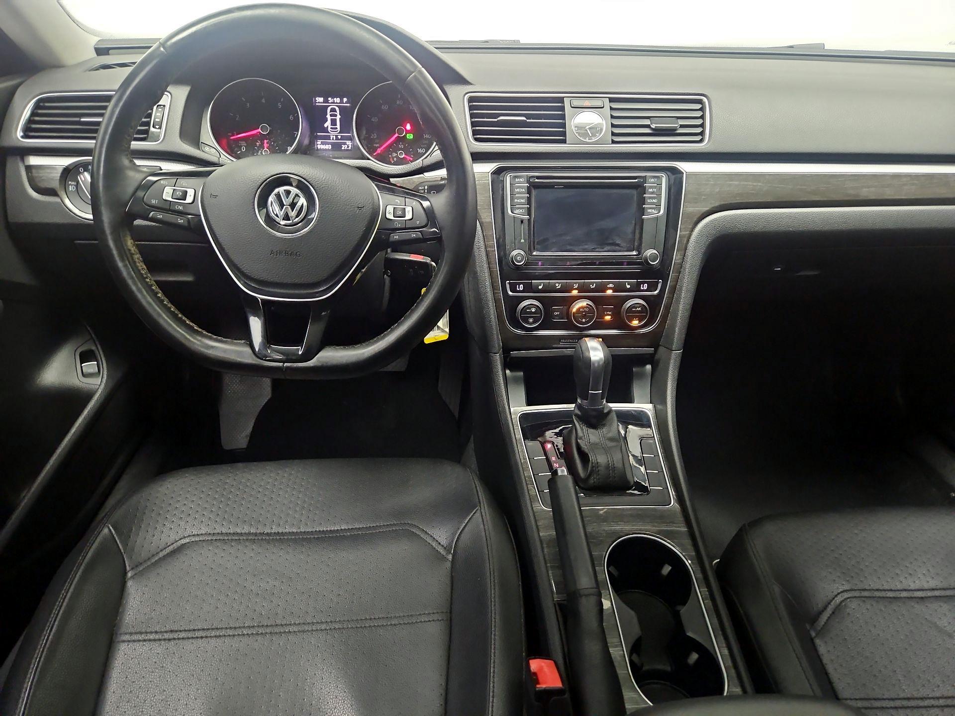 Thumbnail: 2016 Volkswagen Passat - 9