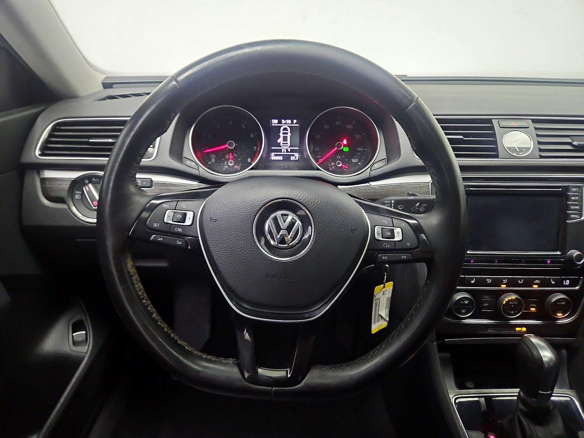 Thumbnail: 2016 Volkswagen Passat - 10
