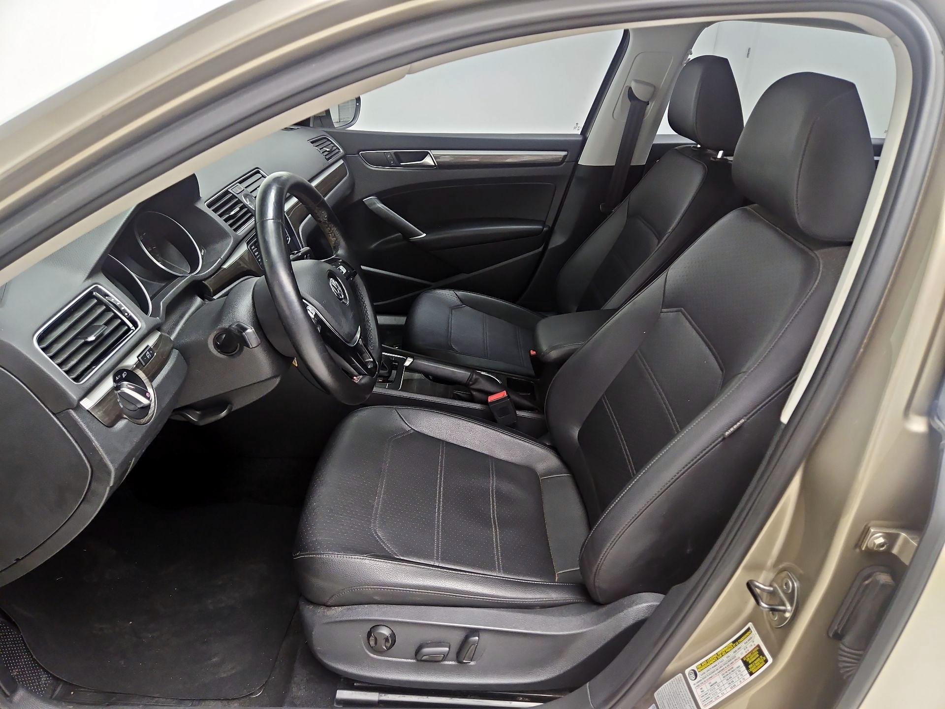 Thumbnail: 2016 Volkswagen Passat - 11