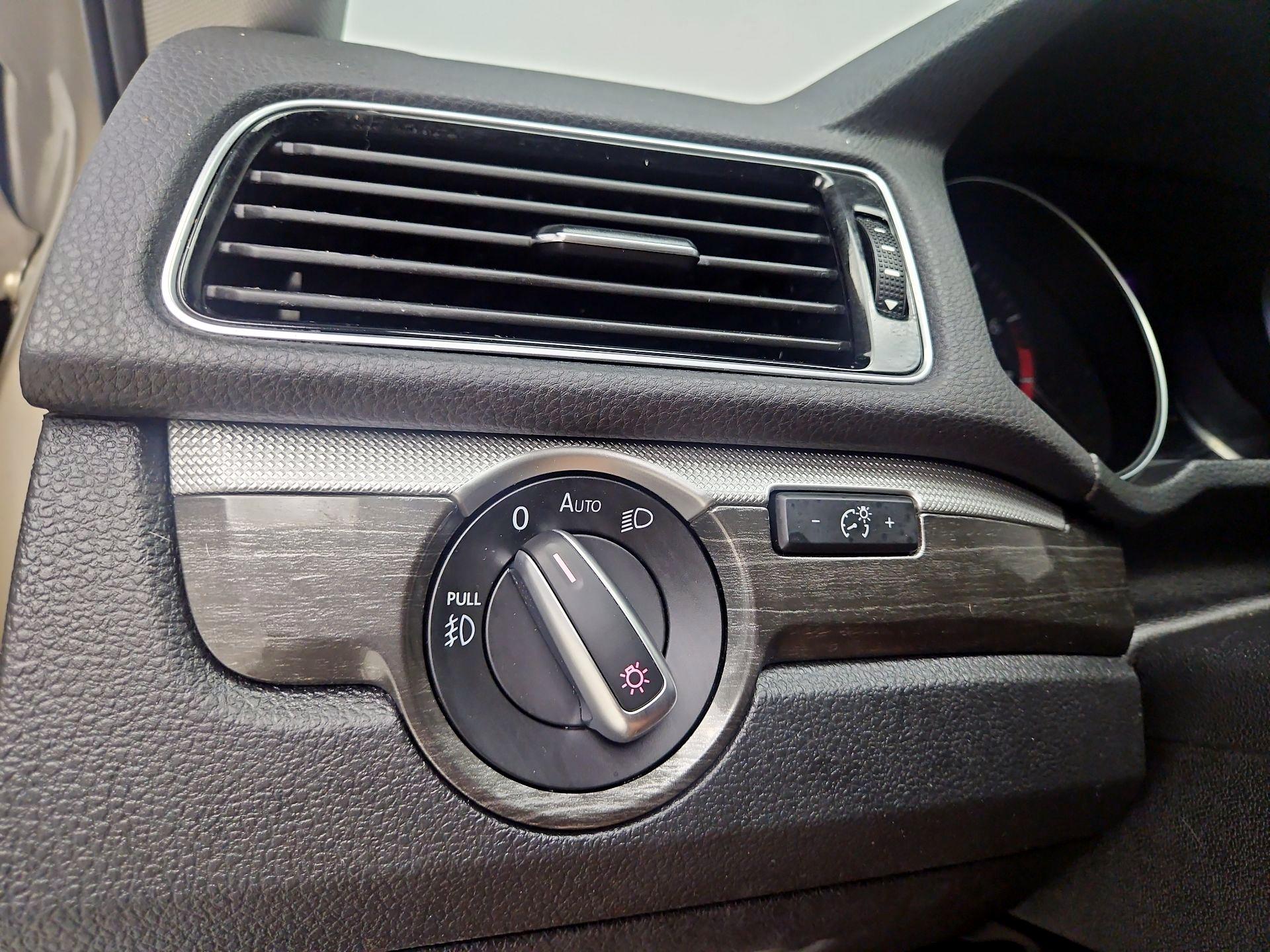 Thumbnail: 2016 Volkswagen Passat - 13