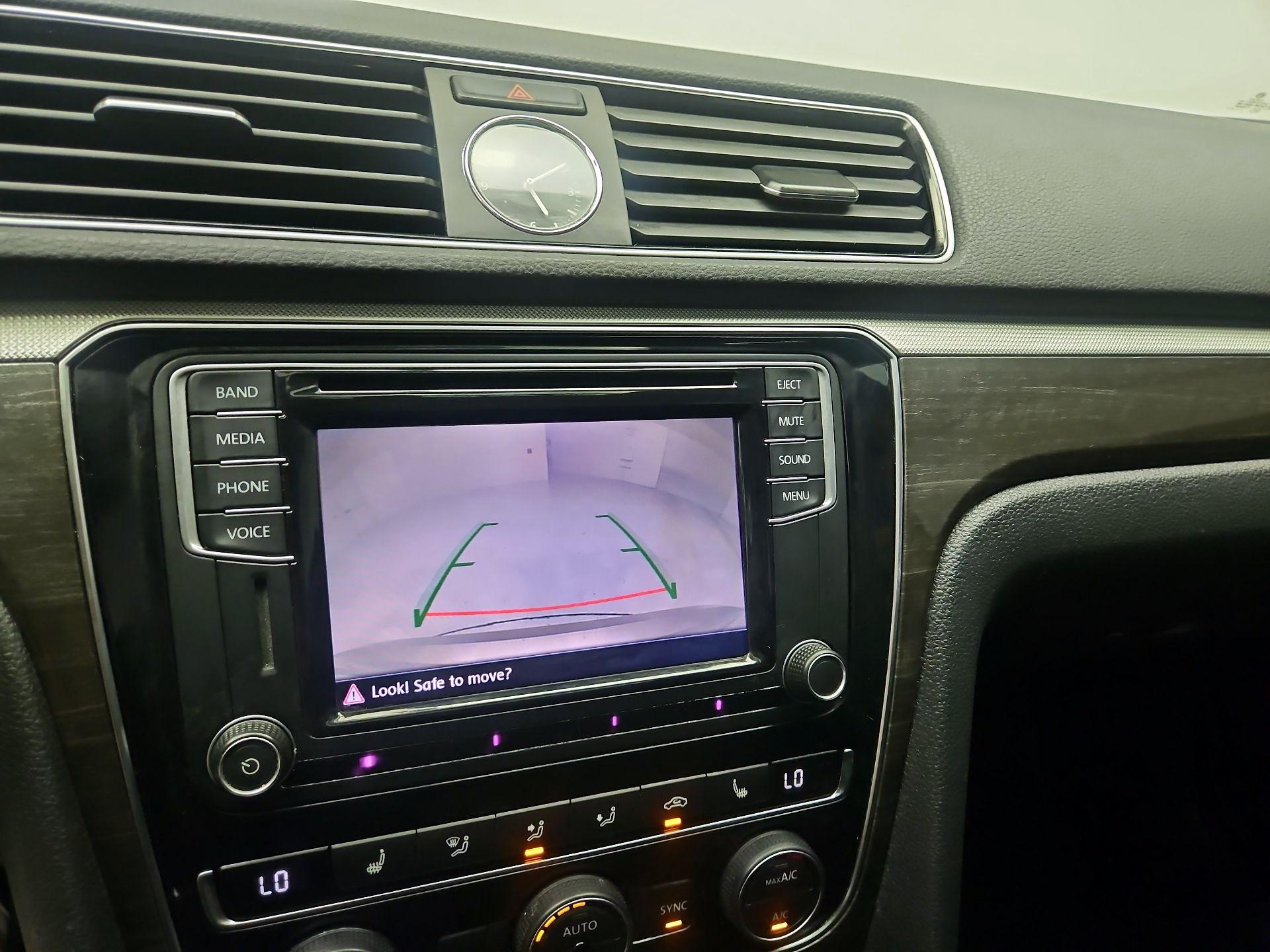 Thumbnail: 2016 Volkswagen Passat - 14