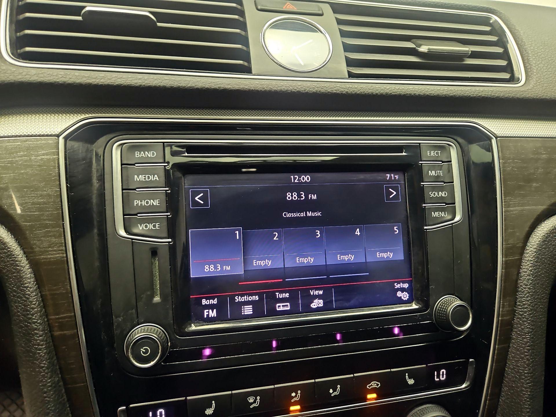 Thumbnail: 2016 Volkswagen Passat - 15