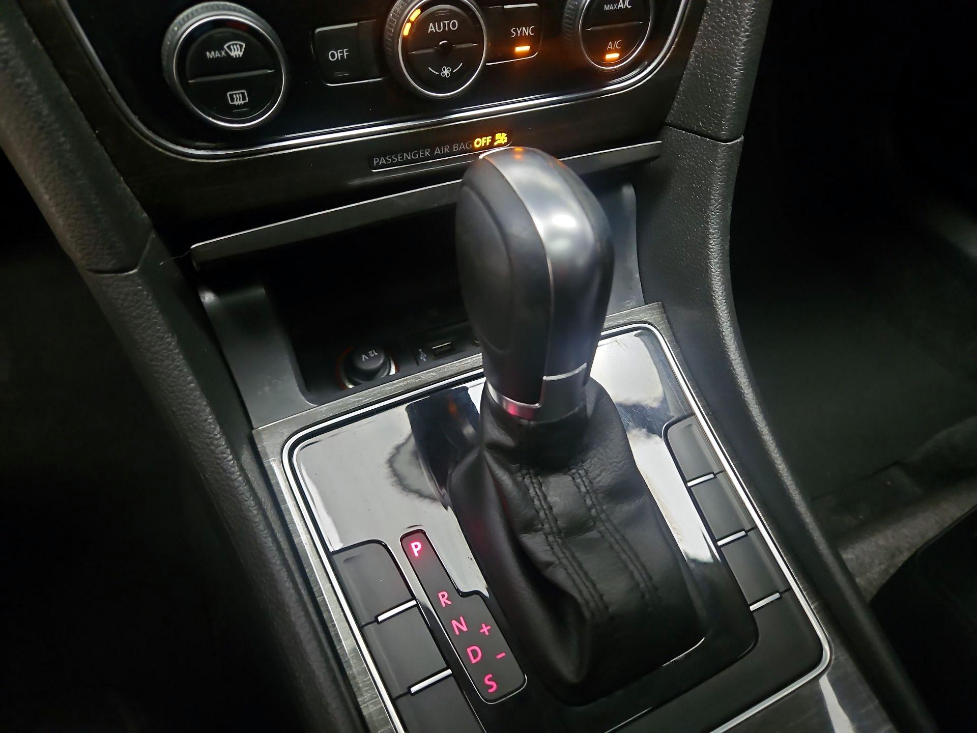 Thumbnail: 2016 Volkswagen Passat - 17