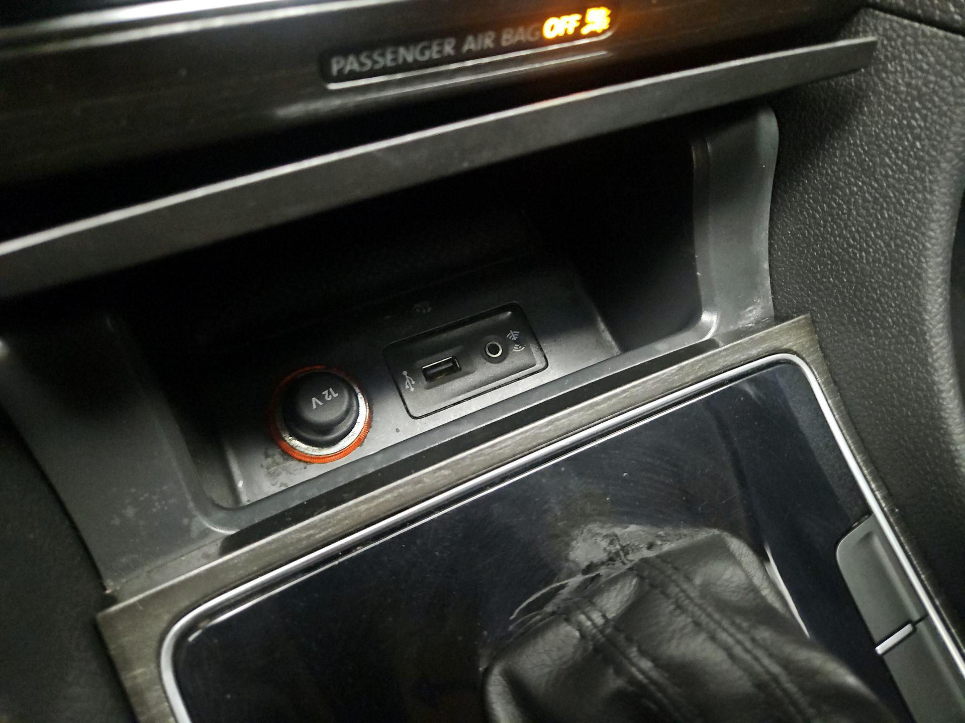 Thumbnail: 2016 Volkswagen Passat - 18