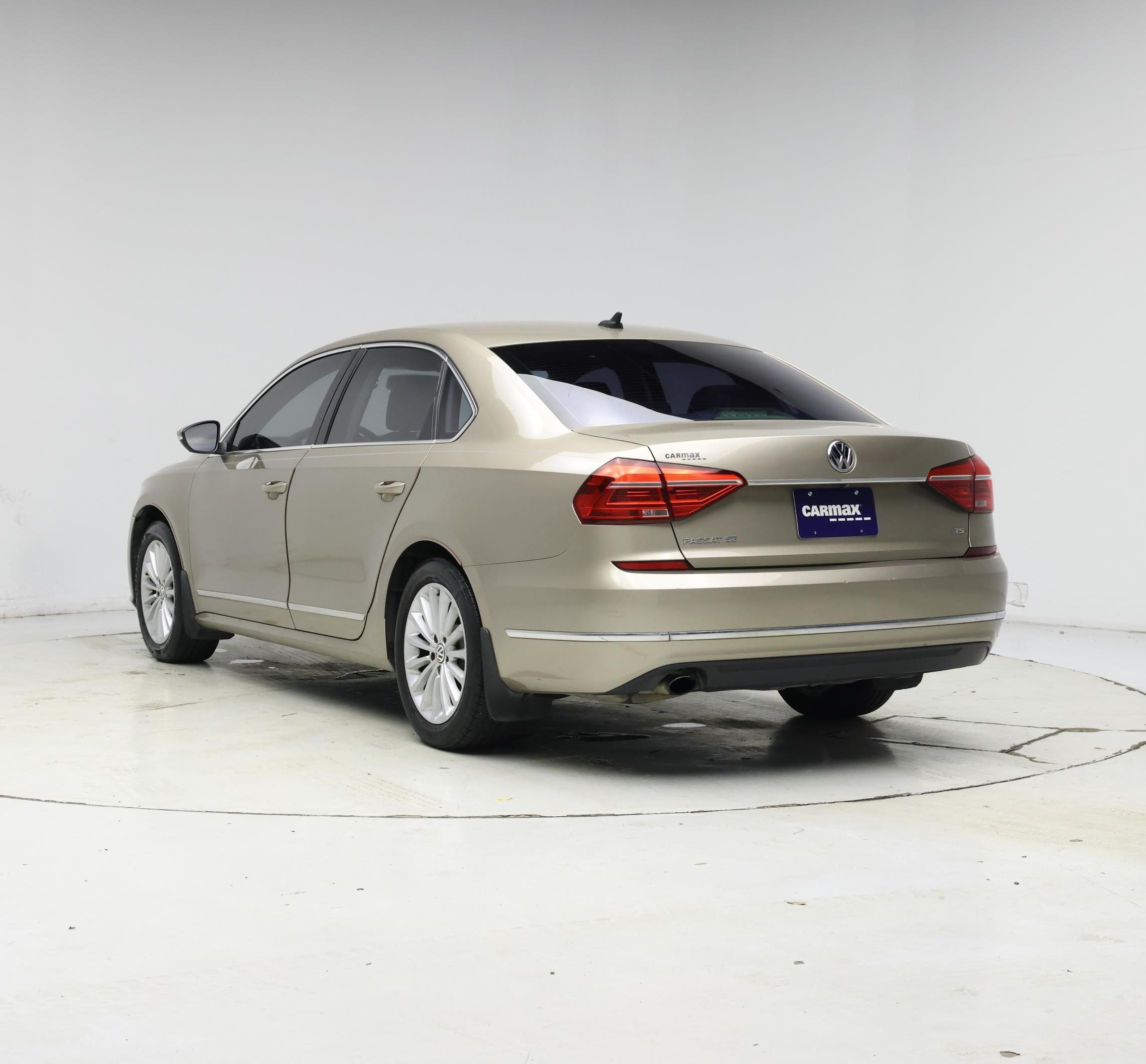 Thumbnail: 2016 Volkswagen Passat - 2