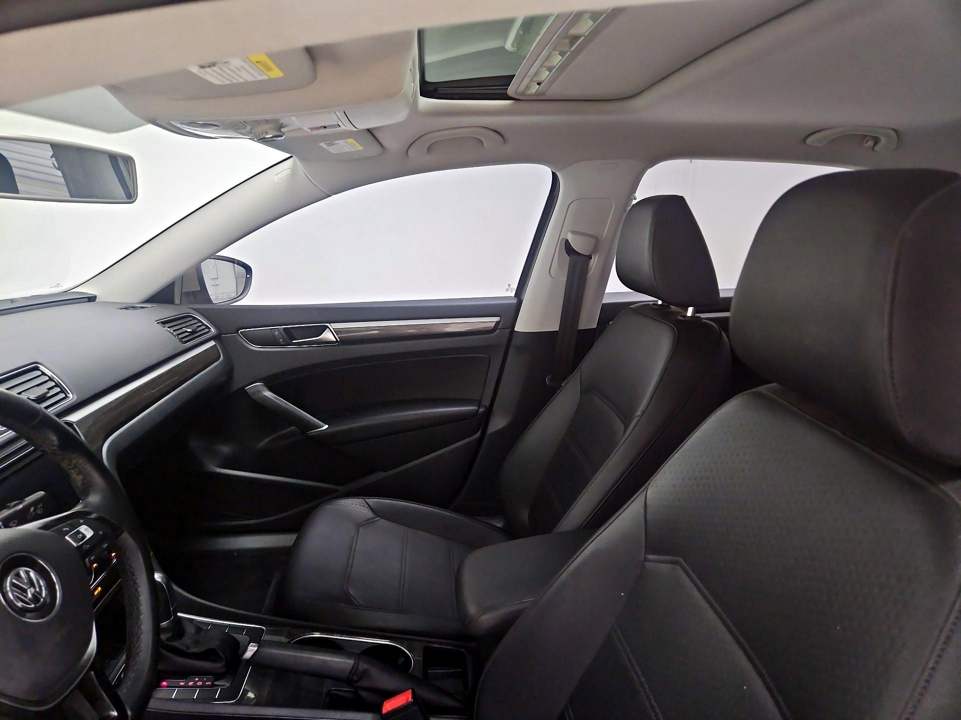 Thumbnail: 2016 Volkswagen Passat - 19