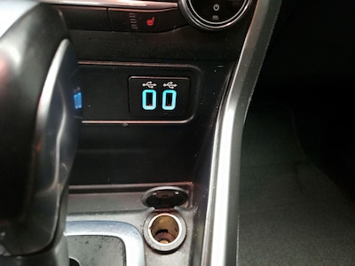 USB/AUX Ports