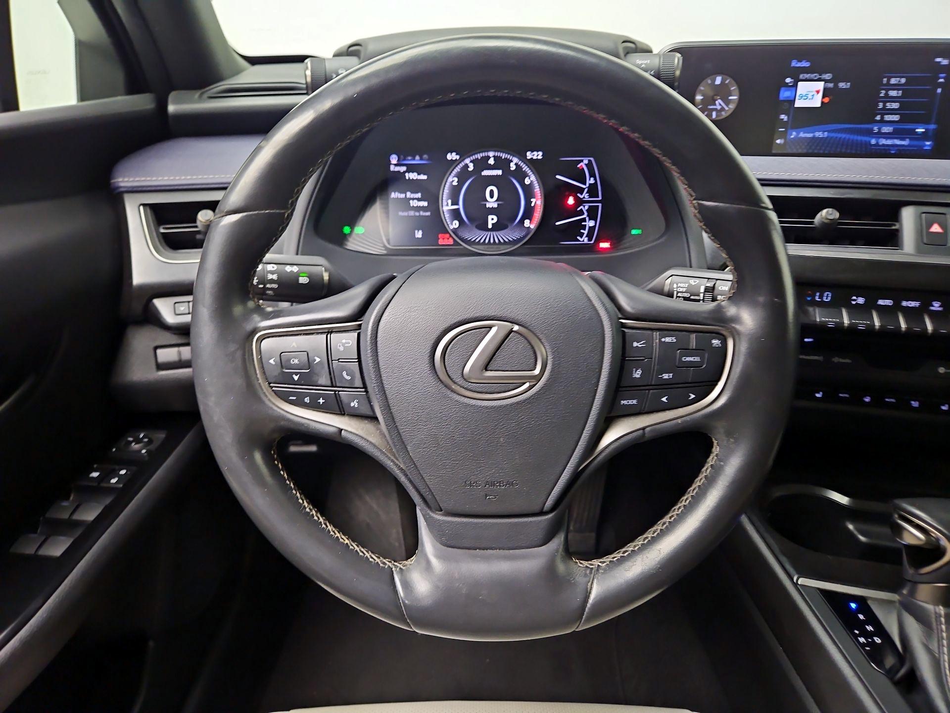 Thumbnail: 2019 Lexus UX - 10