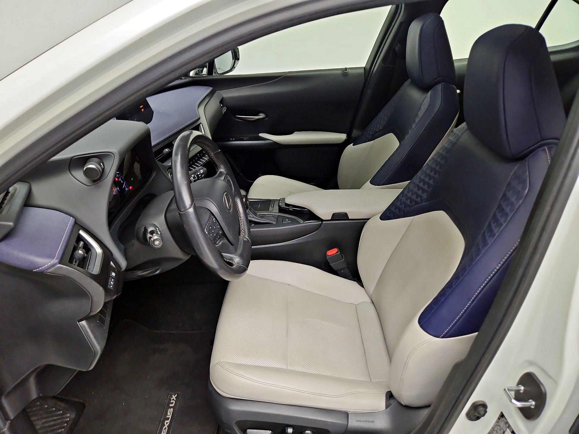 Thumbnail: 2019 Lexus UX - 11